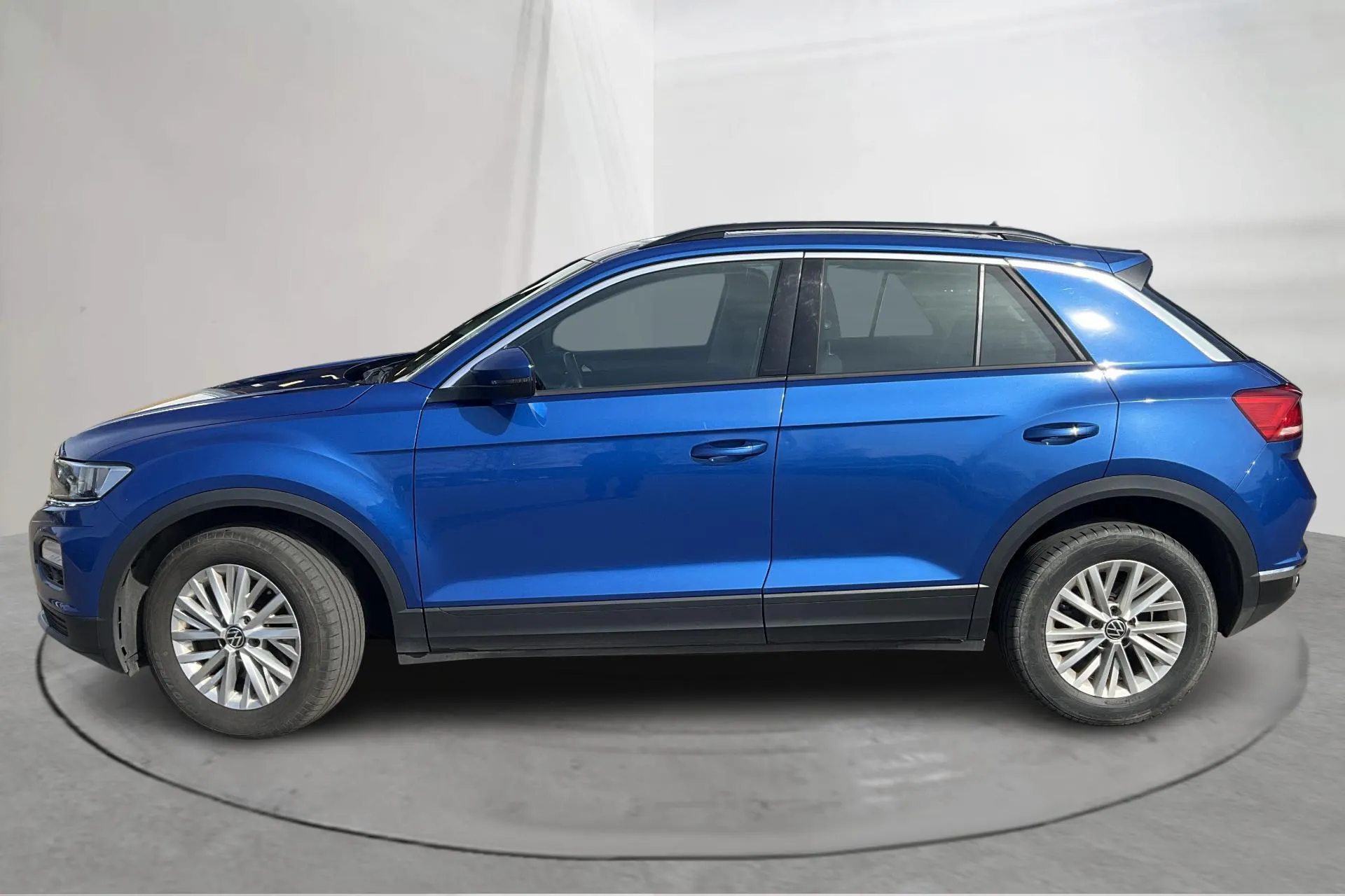 Presentationsfoto 2 av 14: VW T-Roc 2.0 TDI 4MOTION (150hk) - 12 471 mil - Automat - blå - 2021