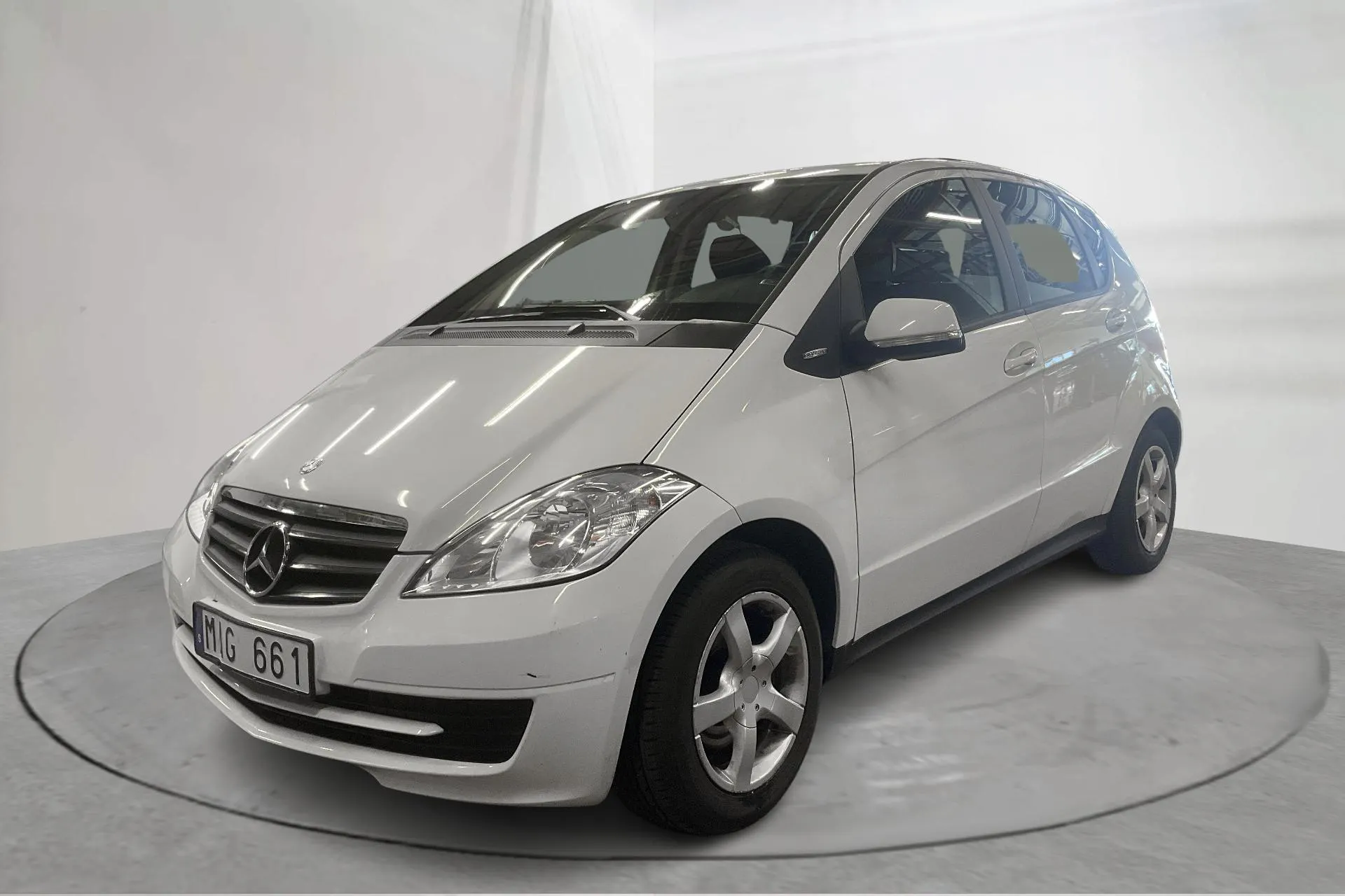 Presentationsfoto 1 av 13: Mercedes A 160 BlueEfficiency 5dr W169 (95hk) - 9 423 mil - Manuell - vit - 2012