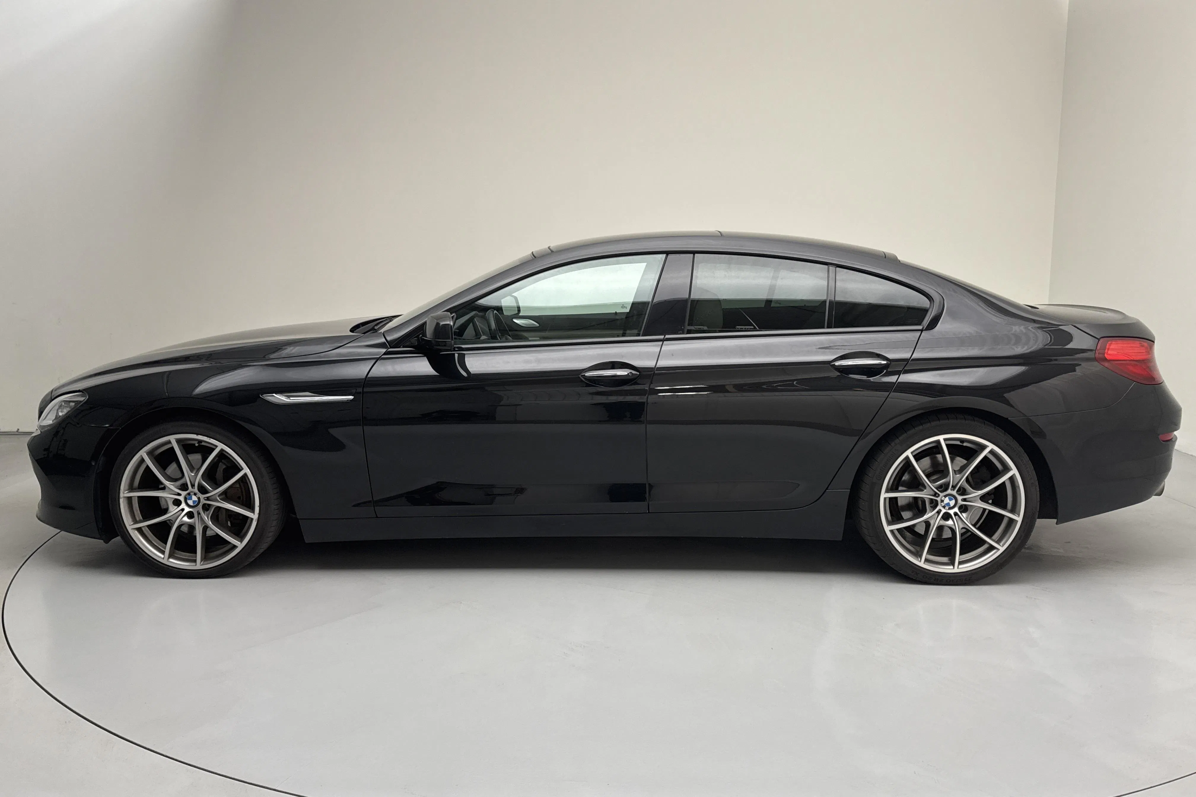 Presentationsfoto 2 av 15: BMW 640d Gran Coupé, F06 (313hk) - 13 227 mil - Automat - svart - 2012