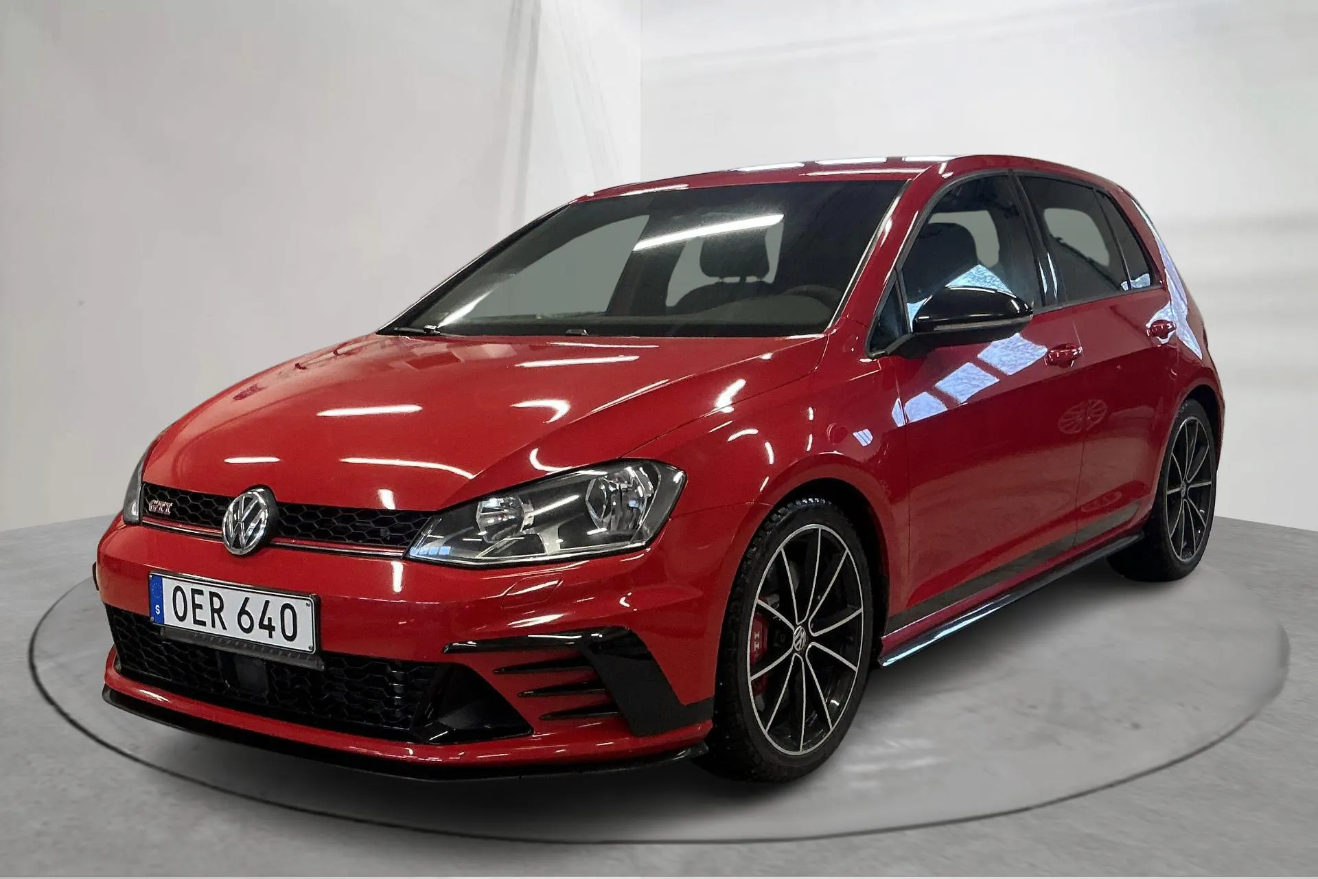 Presentationsfoto 1 av 13: VW Golf VII GTI Clubsport 5dr (265hk) - 14 021 mil - Automat - röd - 2017