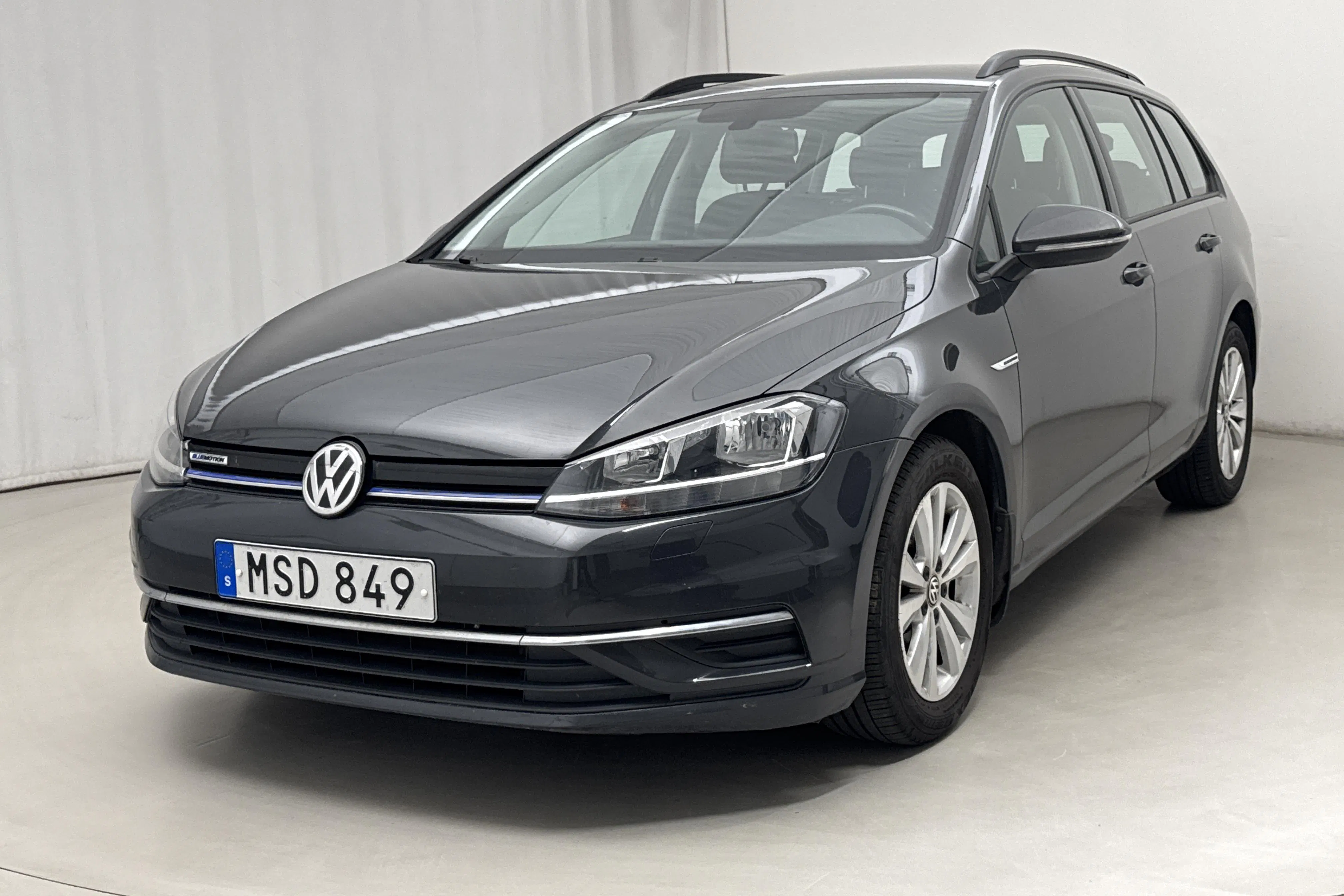 Presentationsfoto 1 av 17: VW Golf VII 1.4 TGI BlueMotion Sportscombi (110hk) - 12 155 mil - Automat - Mörkgrå - 2018