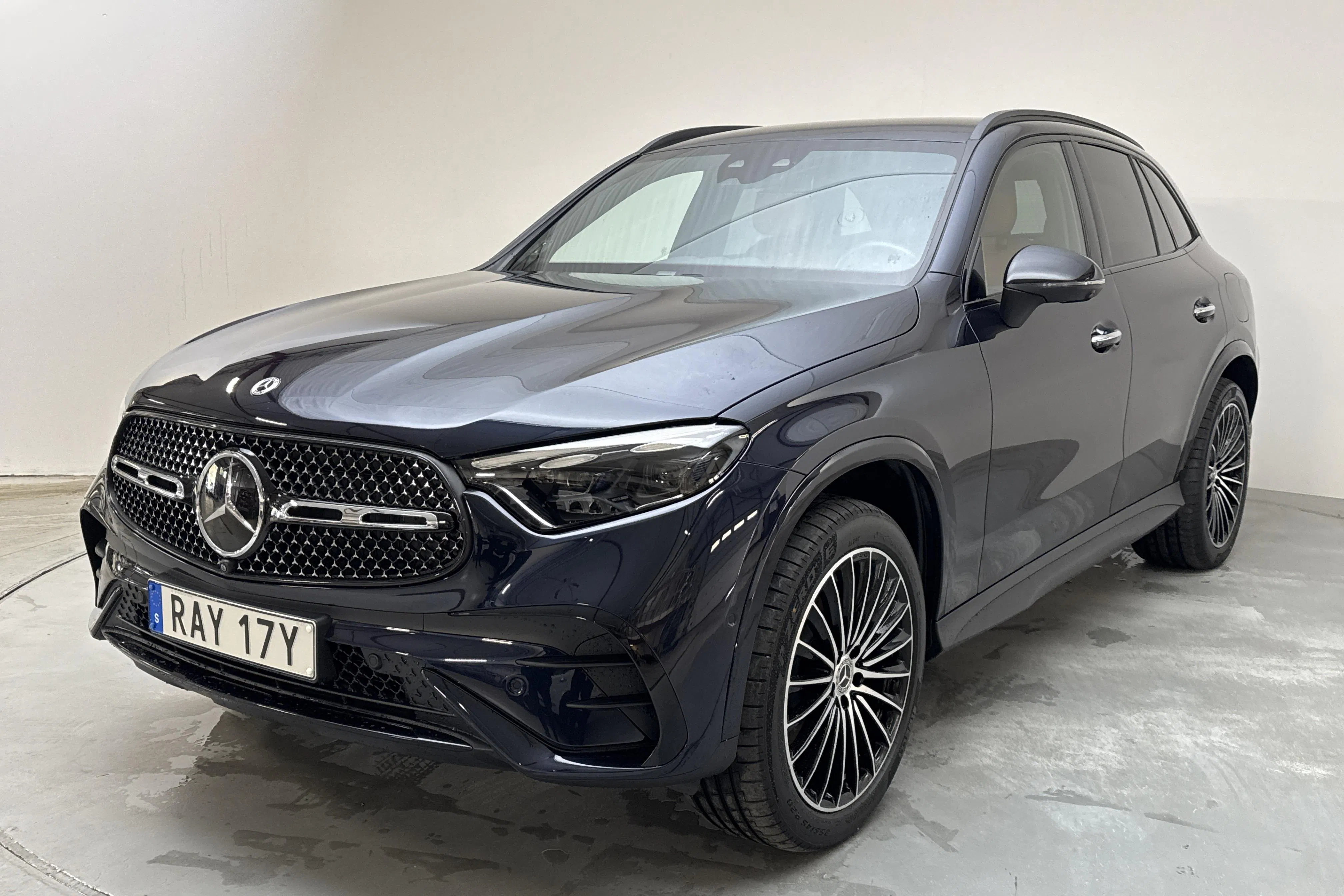 Presentationsfoto 1 av 19: Mercedes GLC 300 e 4MATIC X254 (313hk) - 4 590 mil - Automat - Dark Blue - 2024