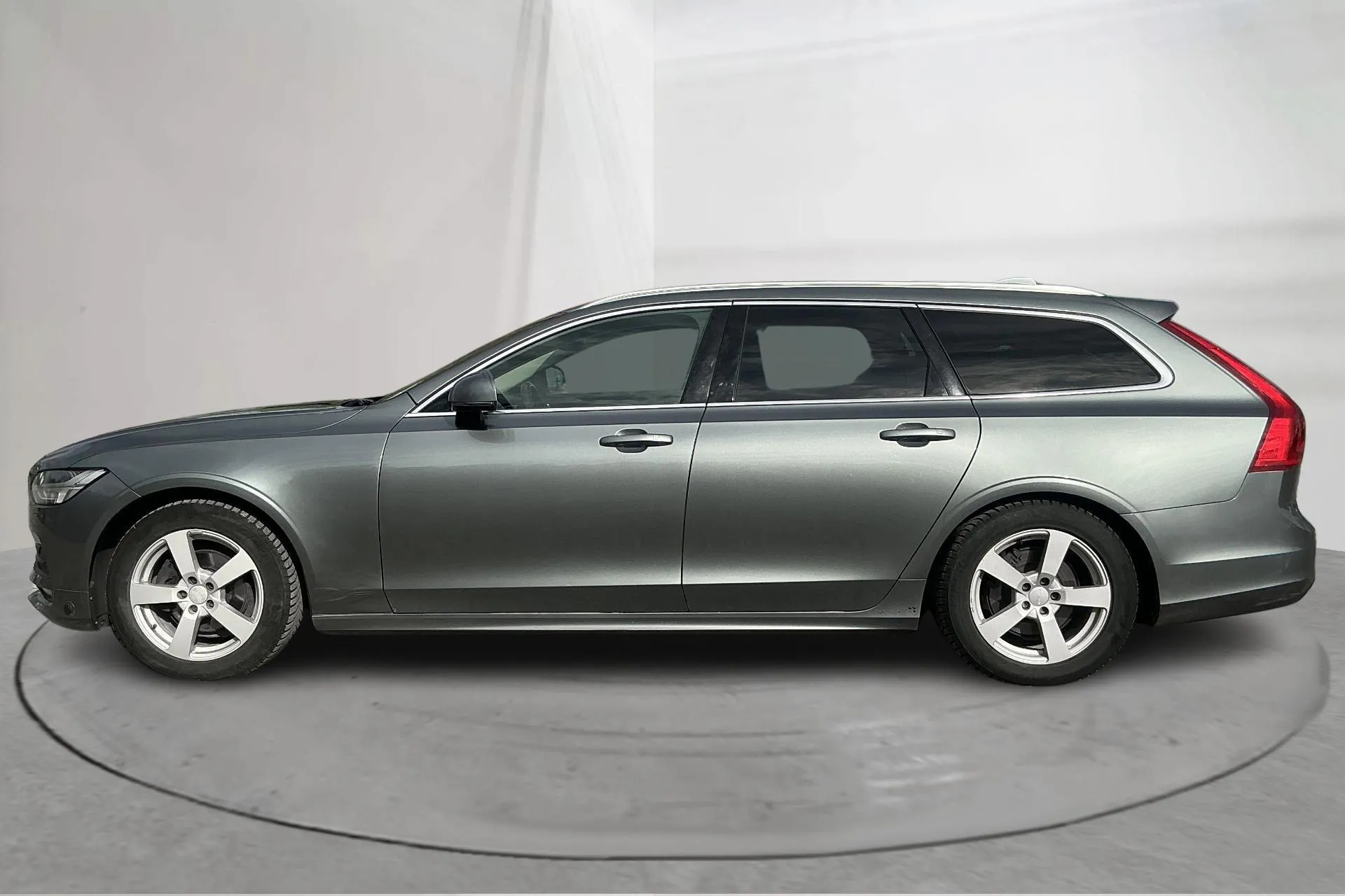 Presentationsfoto 2 av 15: Volvo V90 D3 AWD (150hk) - 21 494 mil - Automat - grå - 2019