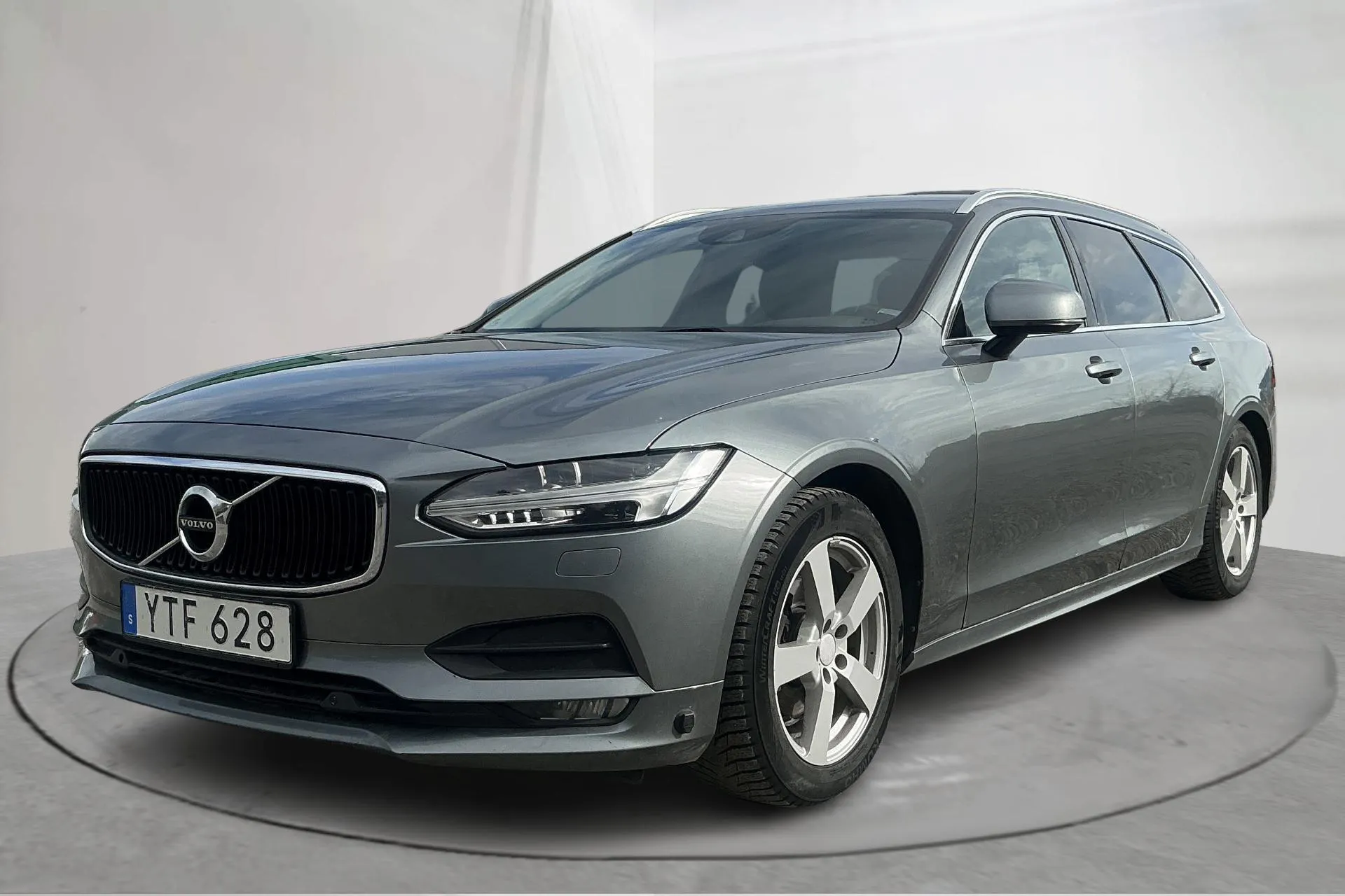 Presentationsfoto 1 av 15: Volvo V90 D3 AWD (150hk) - 21 494 mil - Automat - grå - 2019