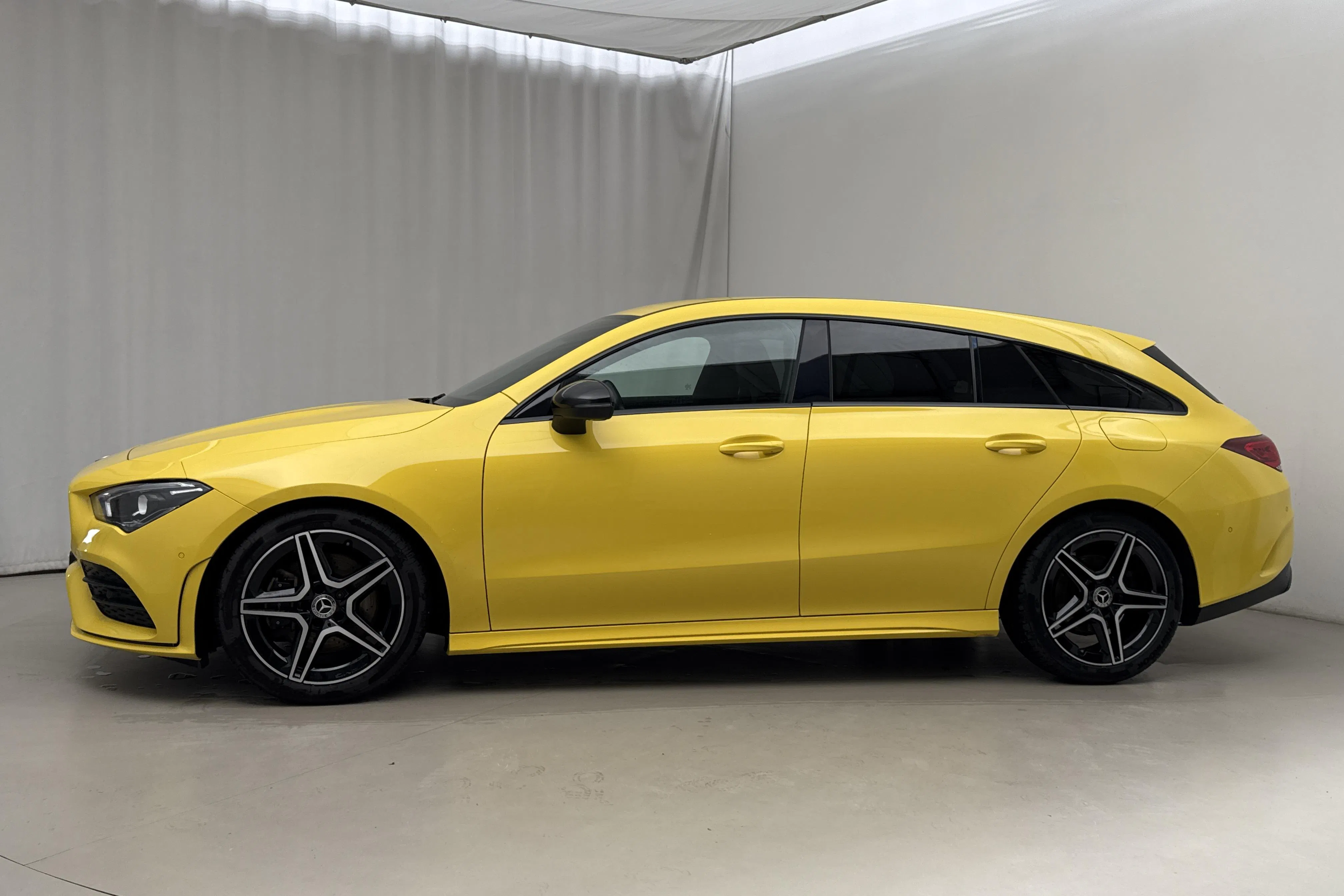 Presentation photo 2 of 22: Mercedes CLA 200 Shooting Brake X118 (163hk) - 68 520 km - Automatic - yellow - 2020