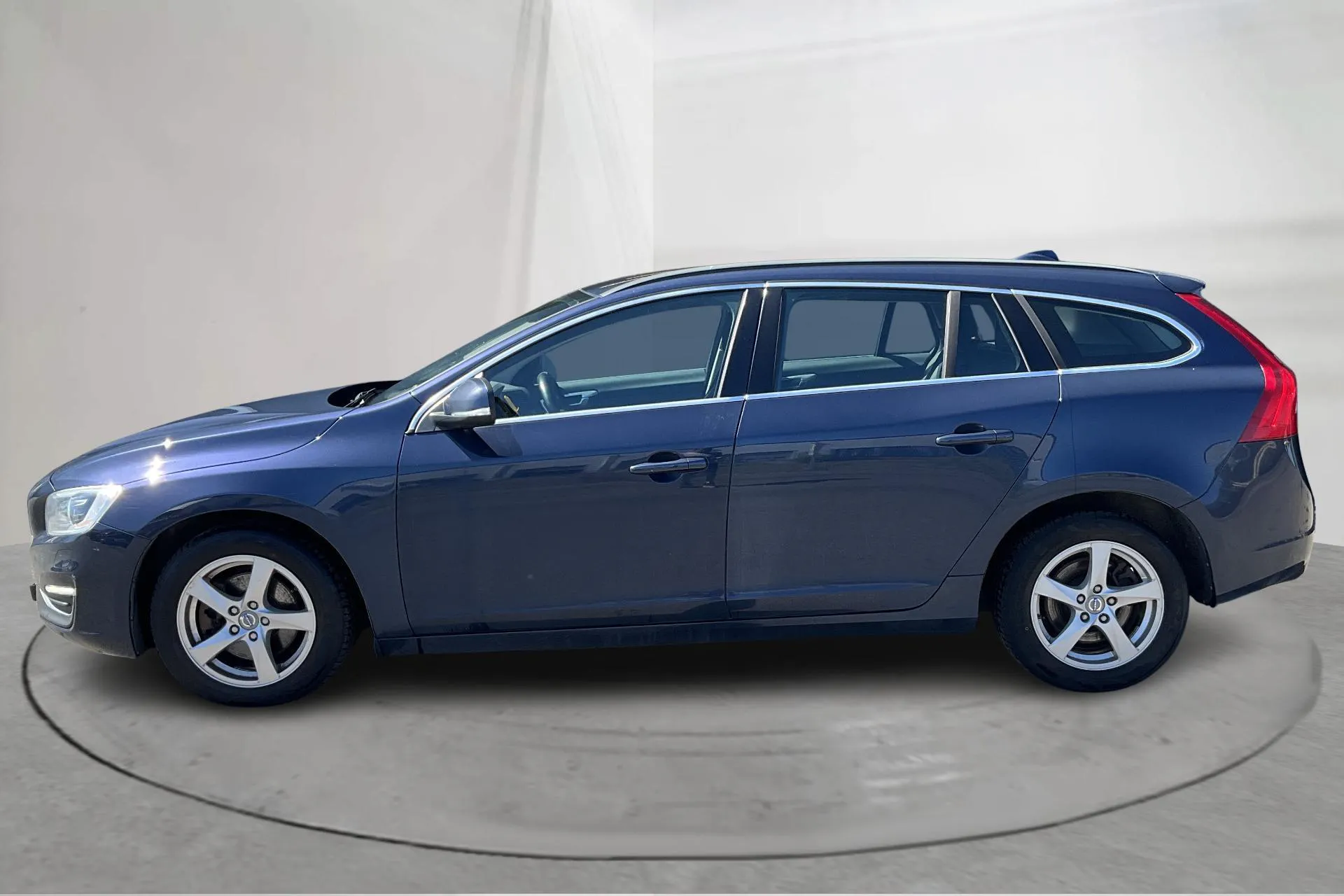 Presentation photo 2 of 15: Volvo V60 D4 (181hk) - 208 420 km - Automatic - blue - 2015