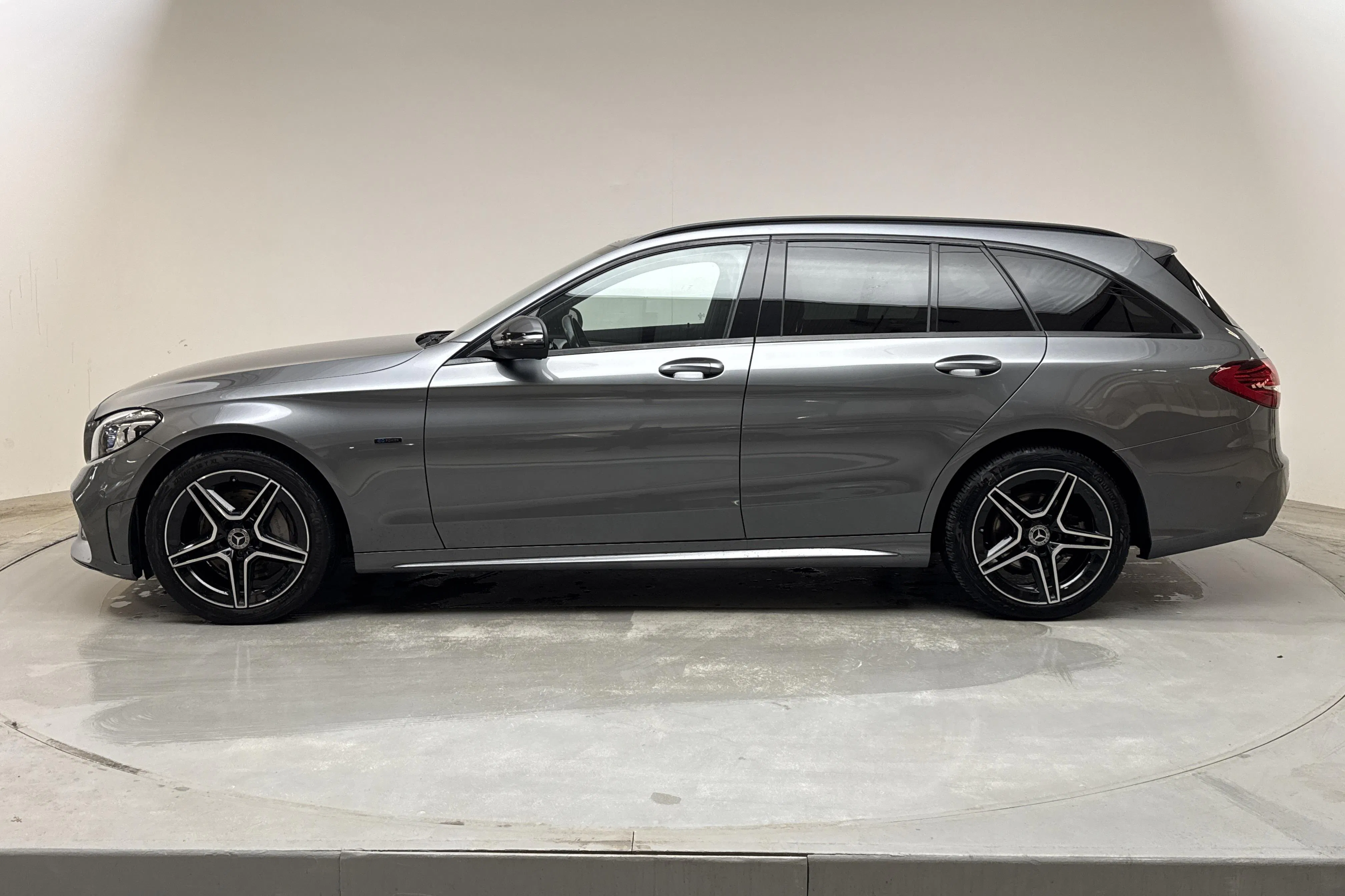 Presentationsfoto 2 av 16: Mercedes C 300 de Kombi S205 (306hk) - 8 524 mil - Automat - grå - 2021