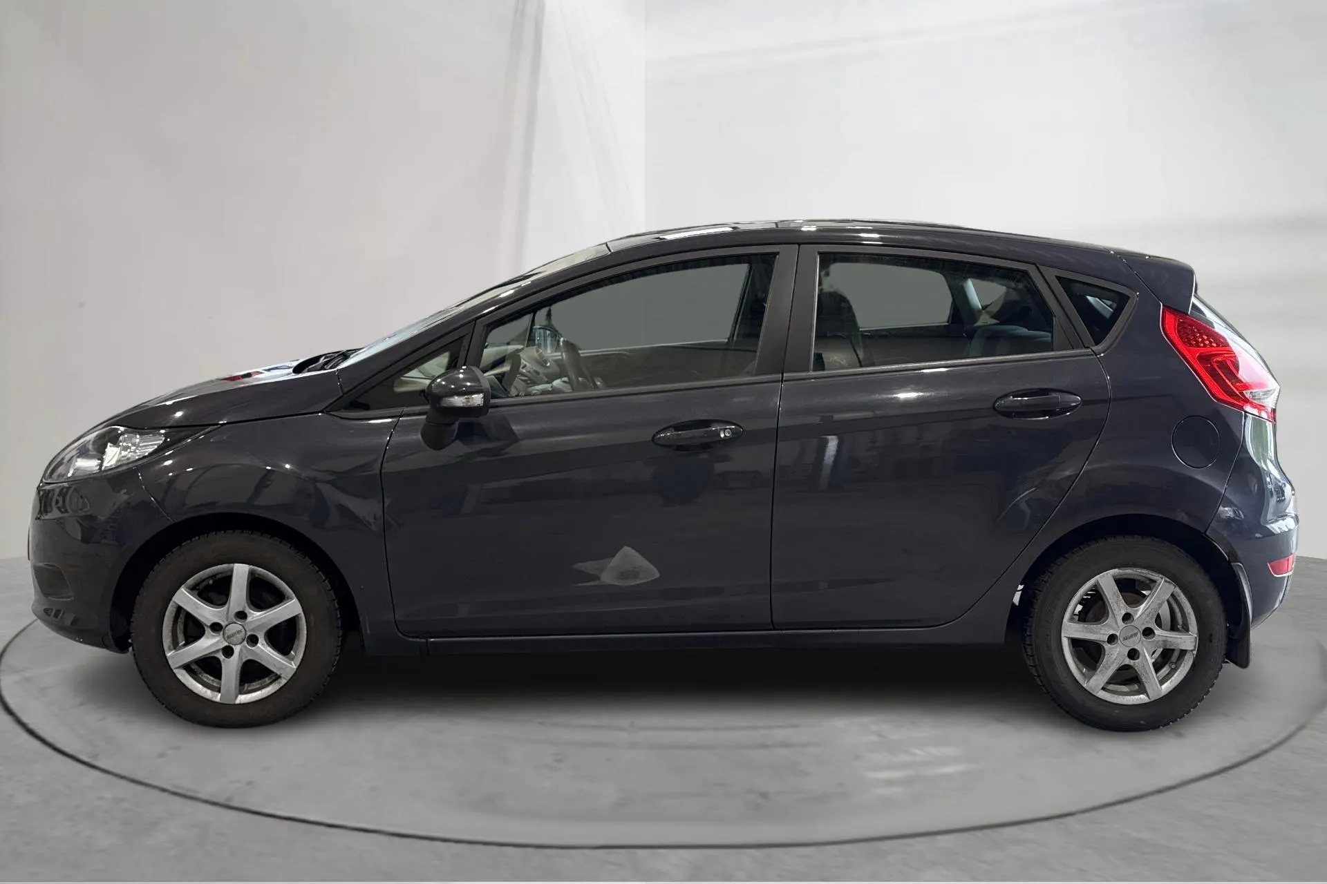 Presentationsfoto 2 av 12: Ford Fiesta 1.4 TDCi 5dr (70hk) - 13 043 mil - Manuell - blå - 2011