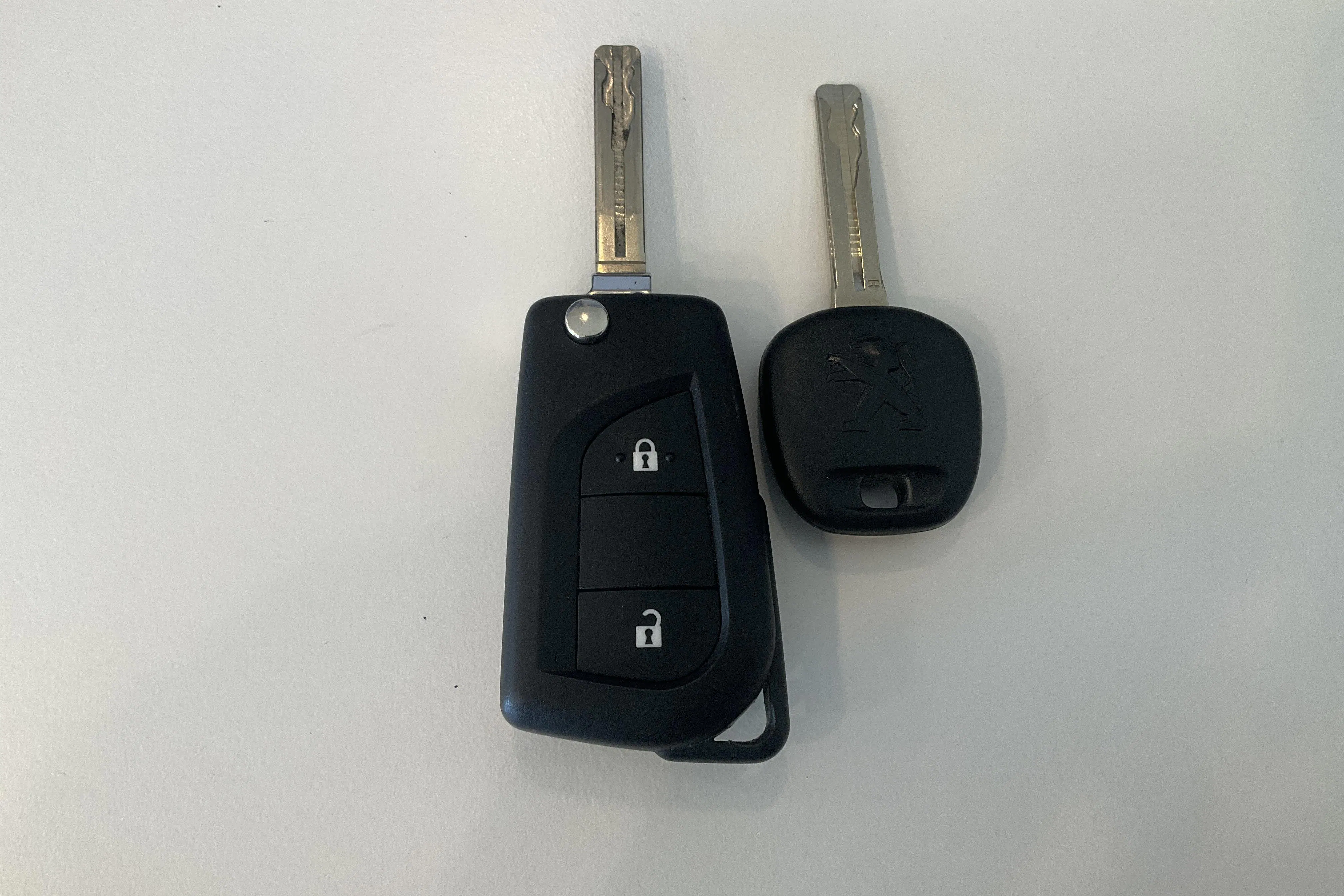 Presentationsfoto 15 av 15: Peugeot 108 PureTech 5dr (68hk) - 3 793 mil - Automat - röd - 2017