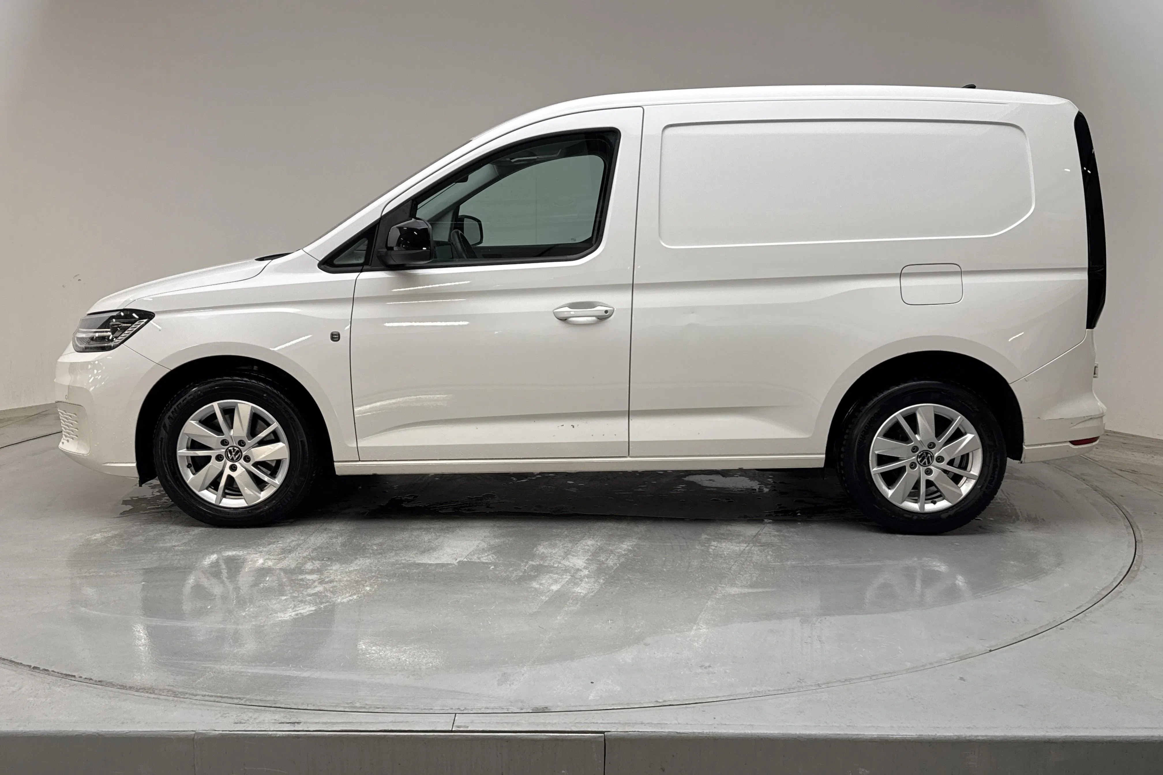 Presentation photo 2 of 13: VW Caddy Cargo 2.0 TDI Skåp (122hk) - 41 500 km - Automatic - white - 2022