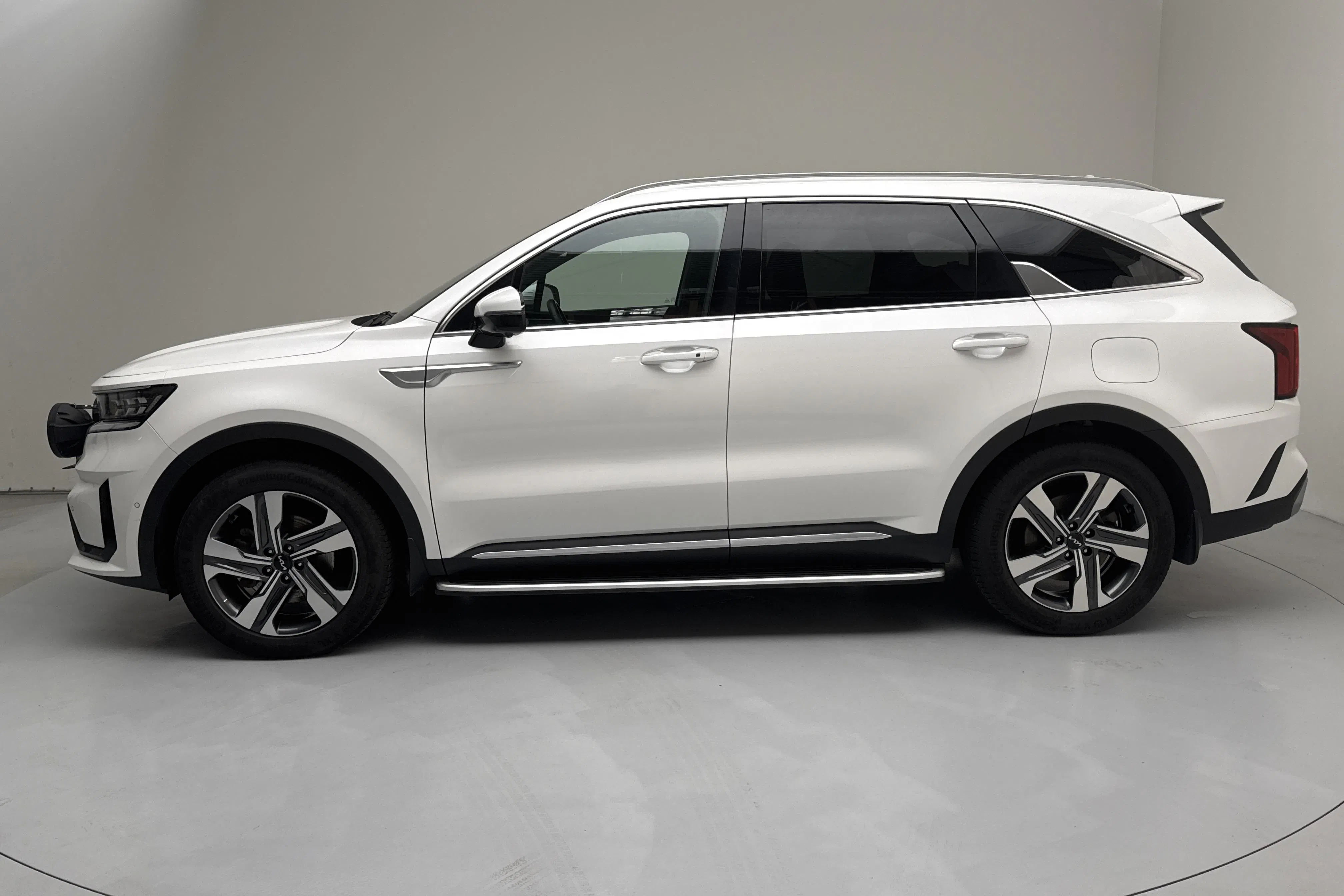 Presentation photo 2 of 22: KIA Sorento 1.6 T-GDi Plug-in Hybrid AWD (265hk) - 112 060 km - Automatic - white - 2023