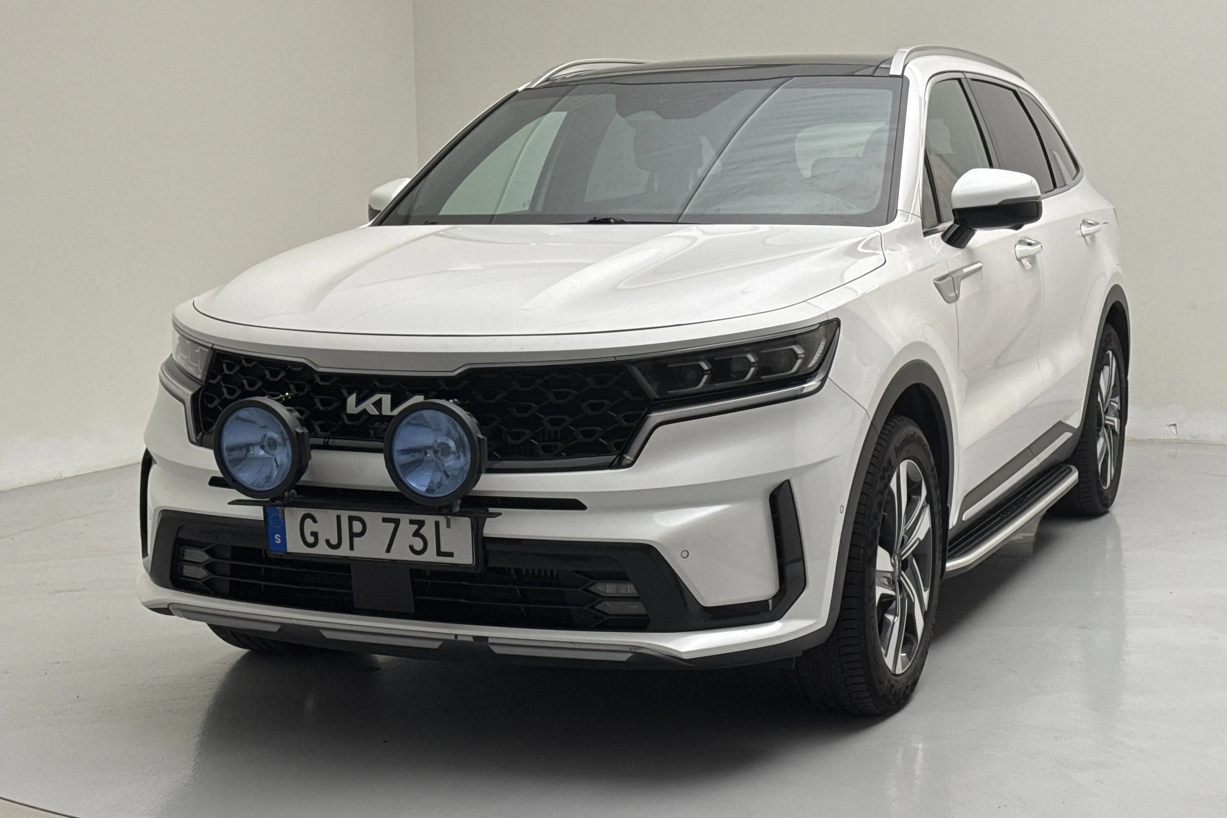 Presentation photo 1 of 22: KIA Sorento 1.6 T-GDi Plug-in Hybrid AWD (265hk) - 112 060 km - Automatic - white - 2023