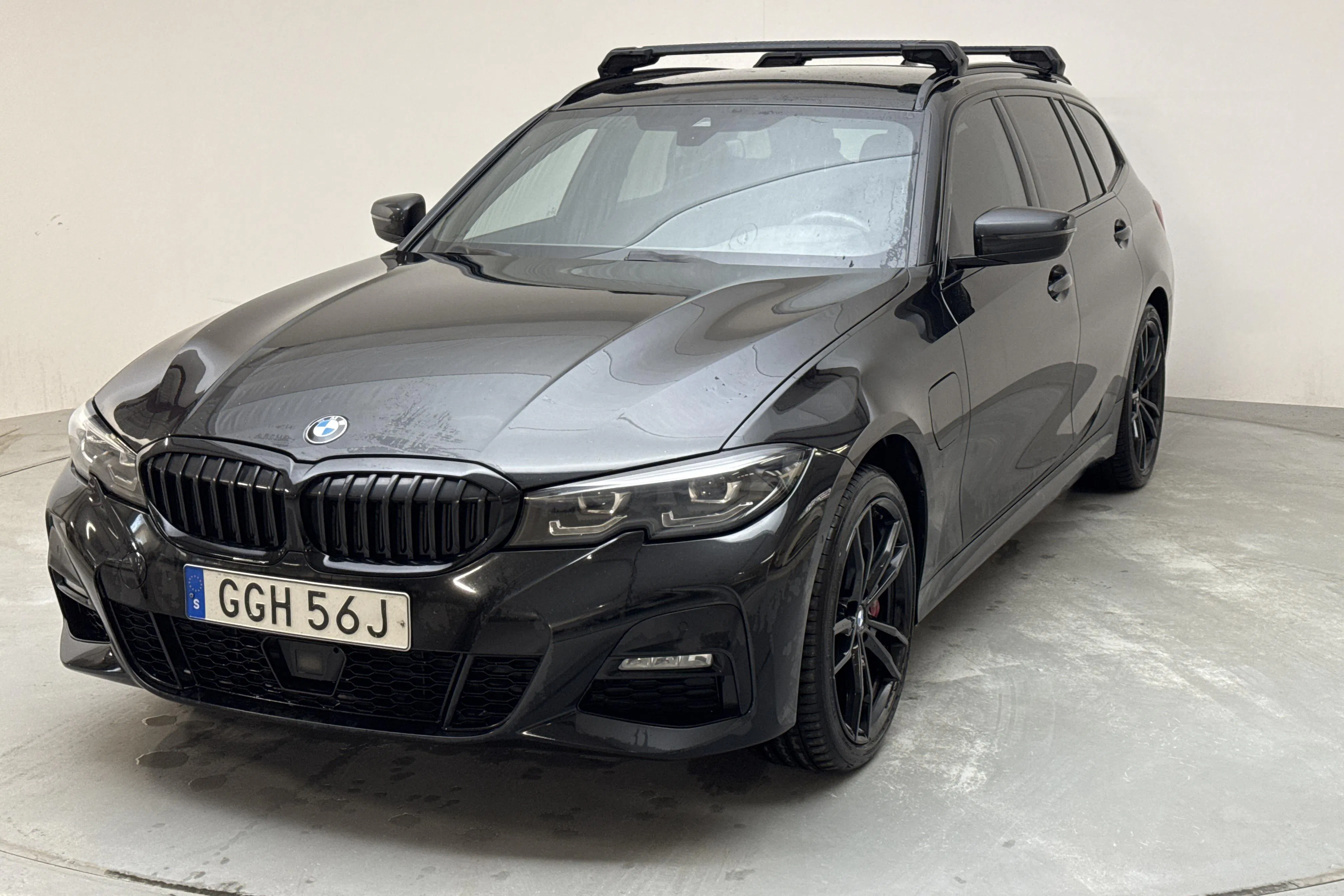 Presentationsfoto 1 av 17: BMW 330e xDrive Touring, G21 (292hk) - 16 974 mil - Automat - svart - 2021