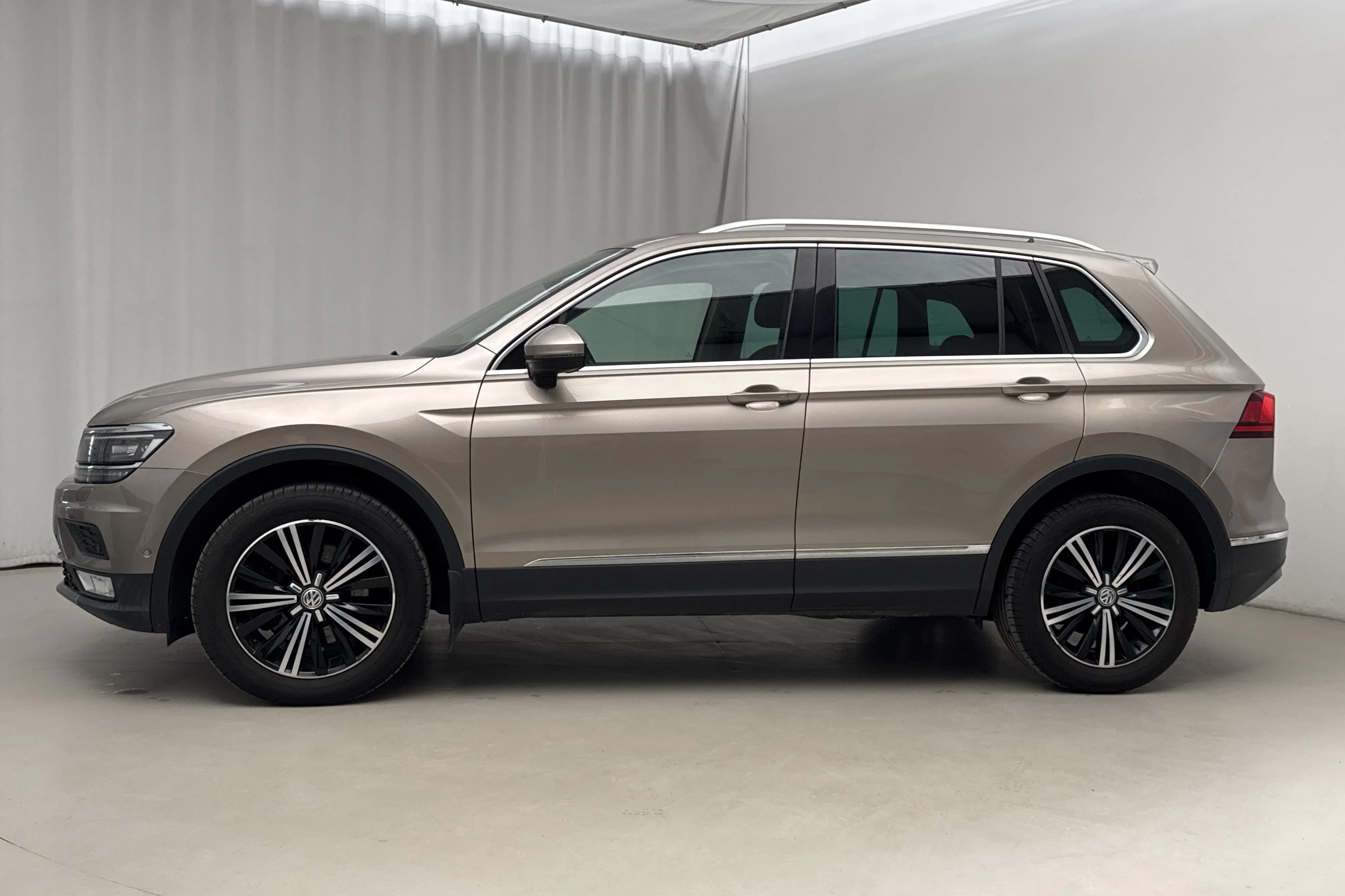 Presentation photo 2 of 21: VW Tiguan 2.0 TDI 4MOTION (190hk) - 157 030 km - Automatic - Light Brown - 2017