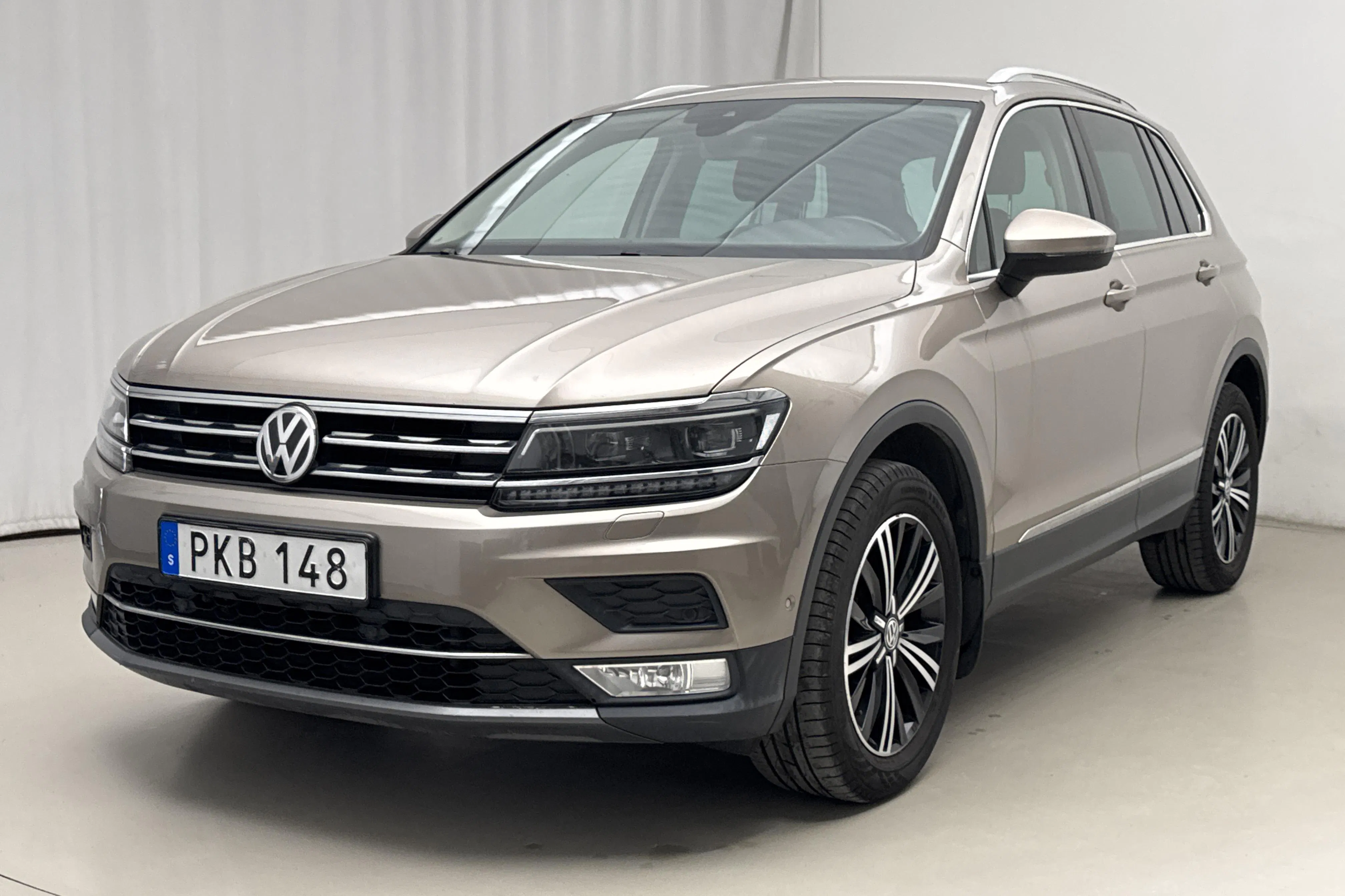 Presentation photo 1 of 21: VW Tiguan 2.0 TDI 4MOTION (190hk) - 157 030 km - Automatic - Light Brown - 2017