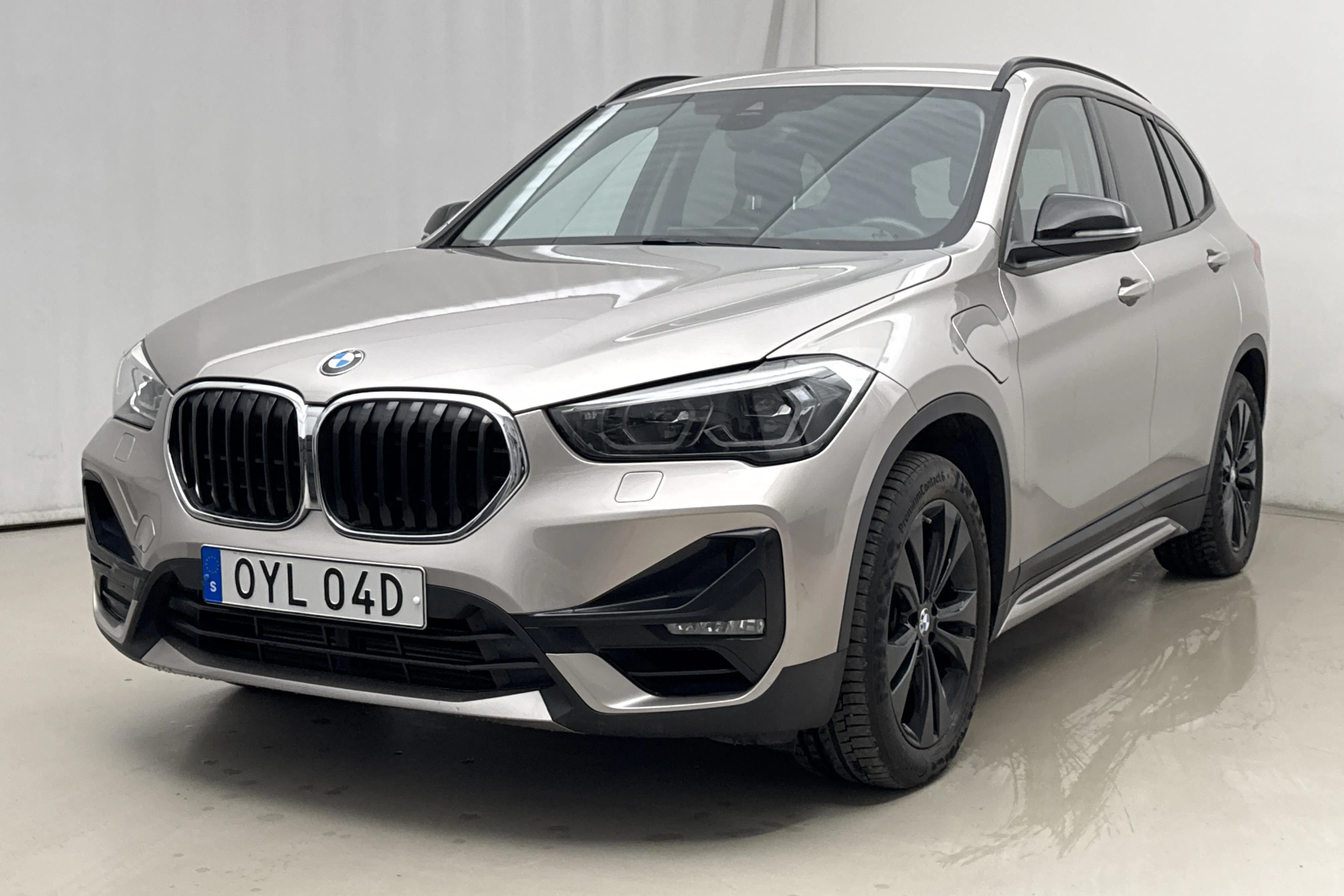 Presentationsfoto 1 av 20: BMW X1 xDrive25e 9,7kWh LCI, F48 (220hk) - 5 189 mil - Automat - silver - 2021