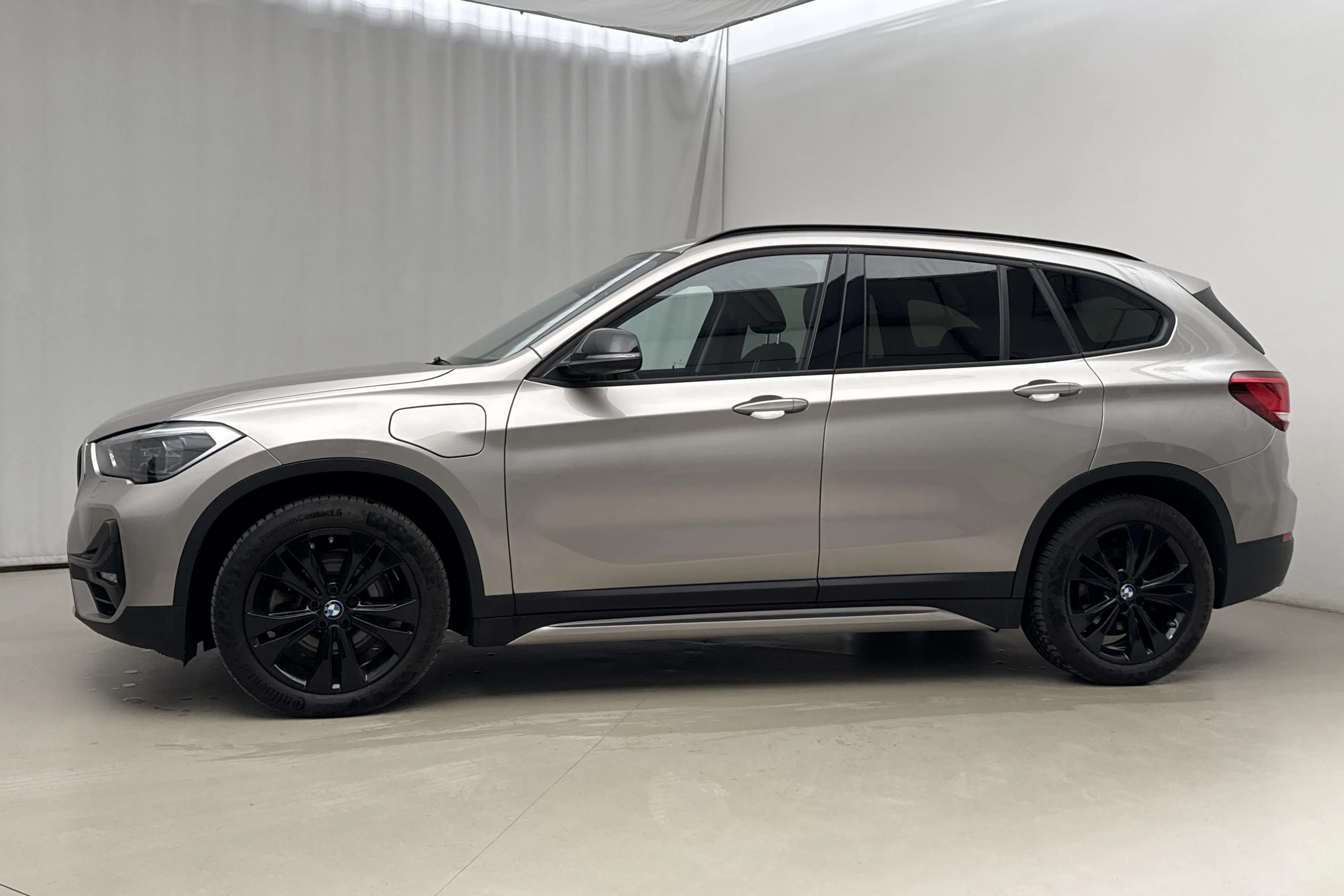 Presentationsfoto 2 av 20: BMW X1 xDrive25e 9,7kWh LCI, F48 (220hk) - 5 189 mil - Automat - silver - 2021