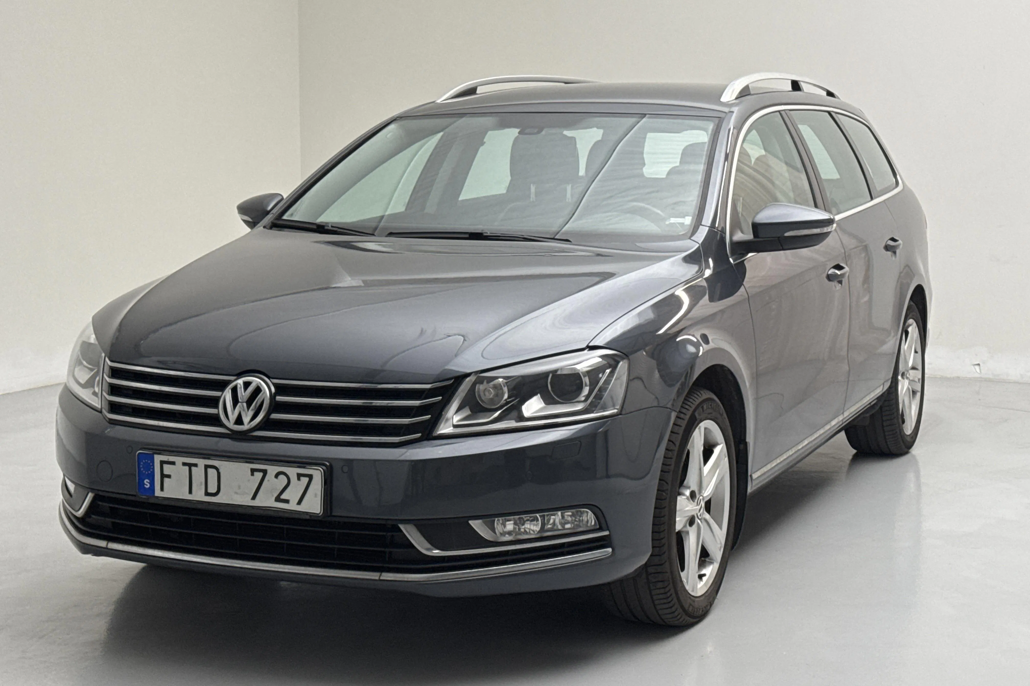 Presentationsfoto 1 av 12: VW Passat 1.4 TSI EcoFuel Variant (150hk) - 12 448 mil - Manuell - Light Grey - 2011