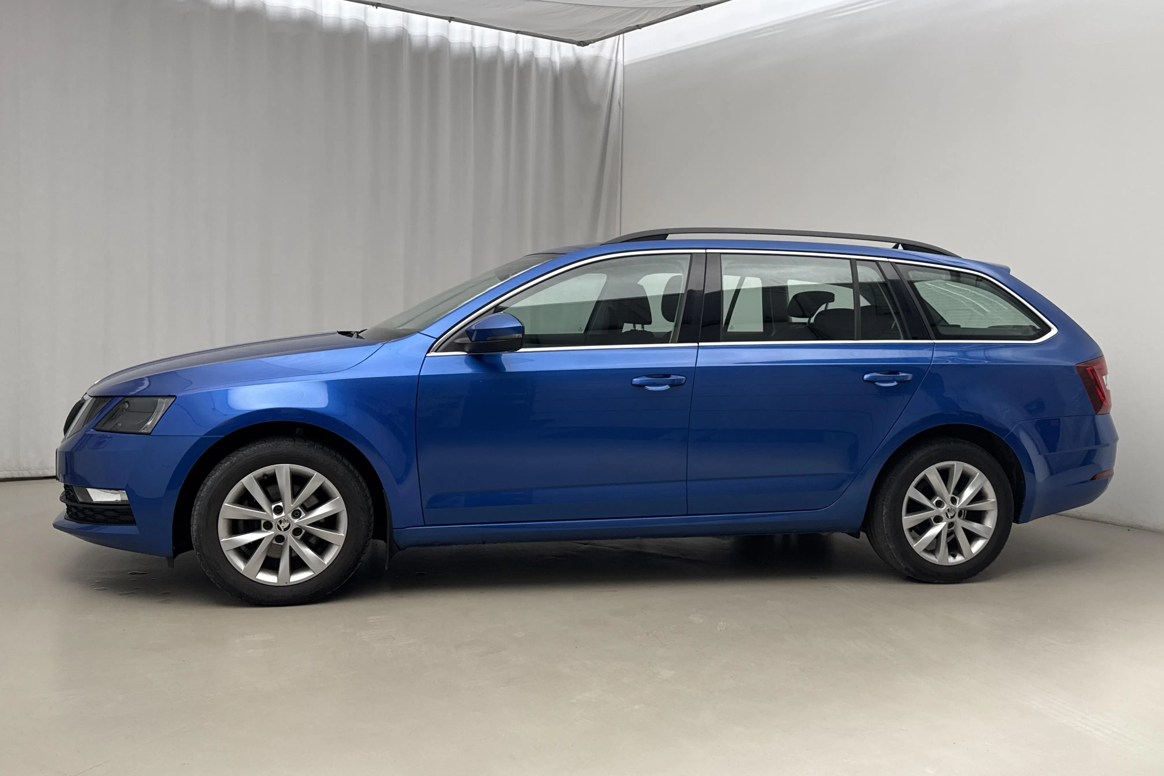 Presentation photo 2 of 19: Skoda Octavia III 1.0 TSI Combi (115hk) - 69 560 km - Manual - blue - 2020