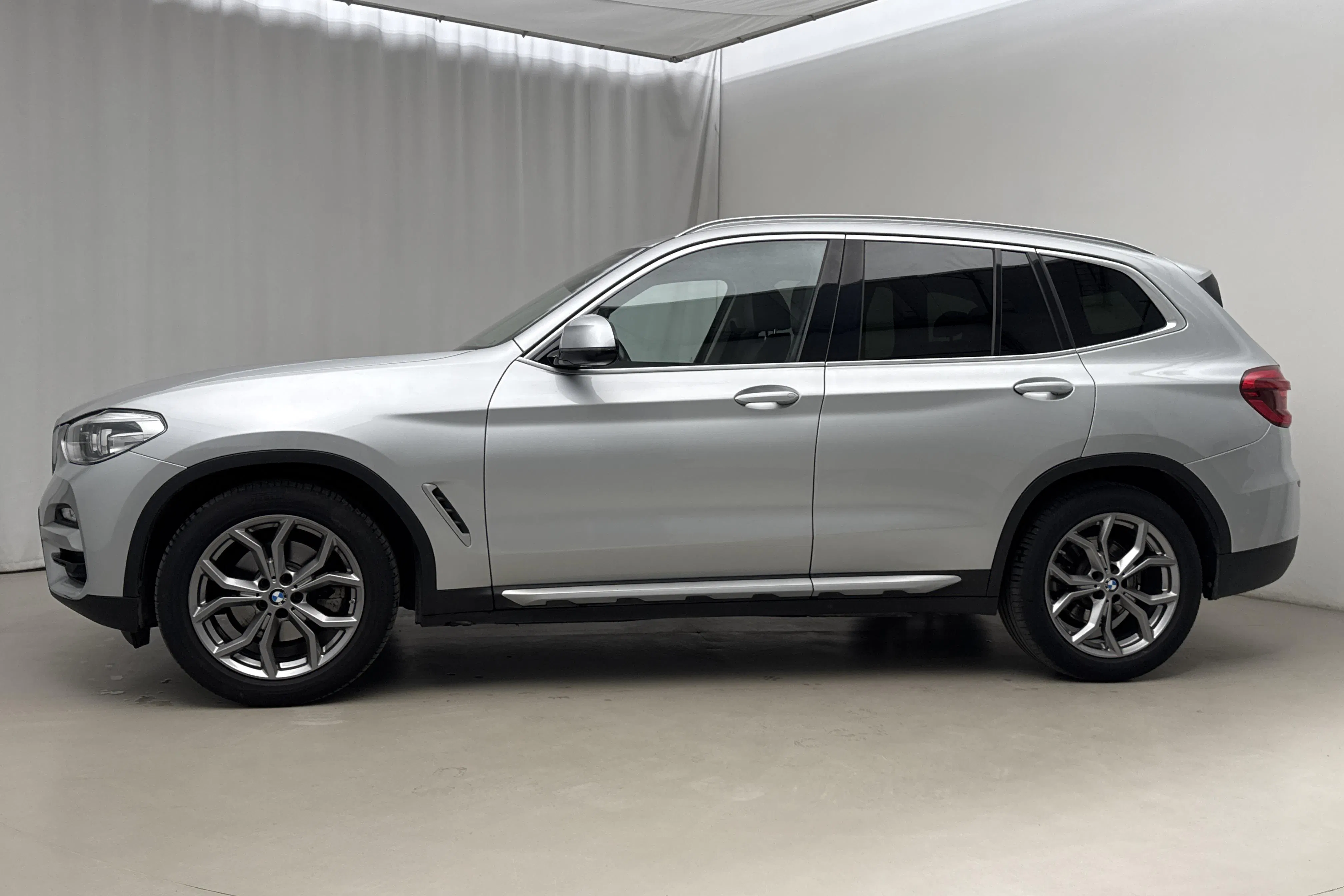 Presentationsfoto 2 av 23: BMW X3 xDrive20i, G01 (184hk) - 11 162 mil - Automat - silver - 2019