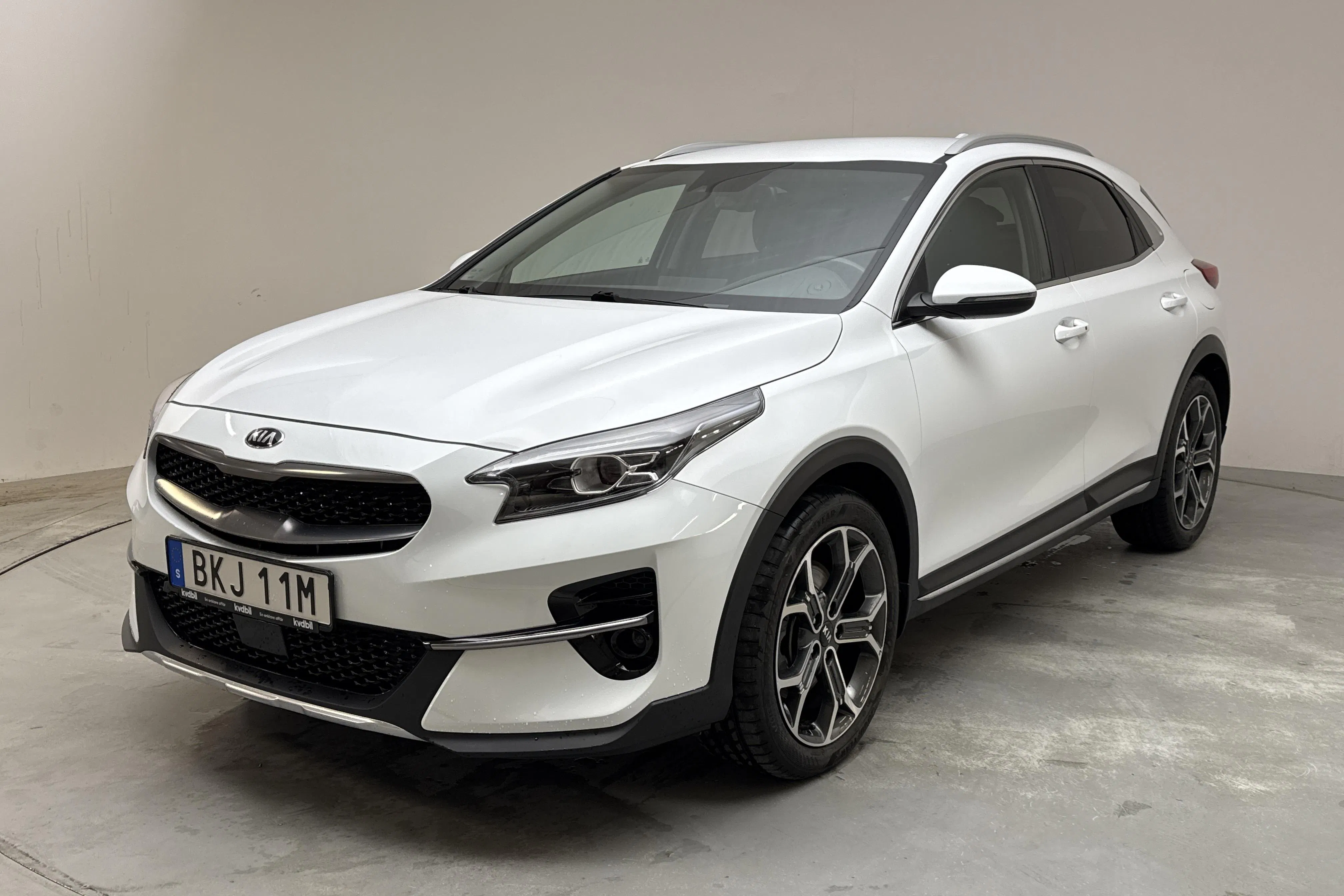 Presentationsfoto 1 av 15: KIA XCeed 1.4 T-GDi 5dr (140hk) - 6 045 mil - Automat - vit - 2020