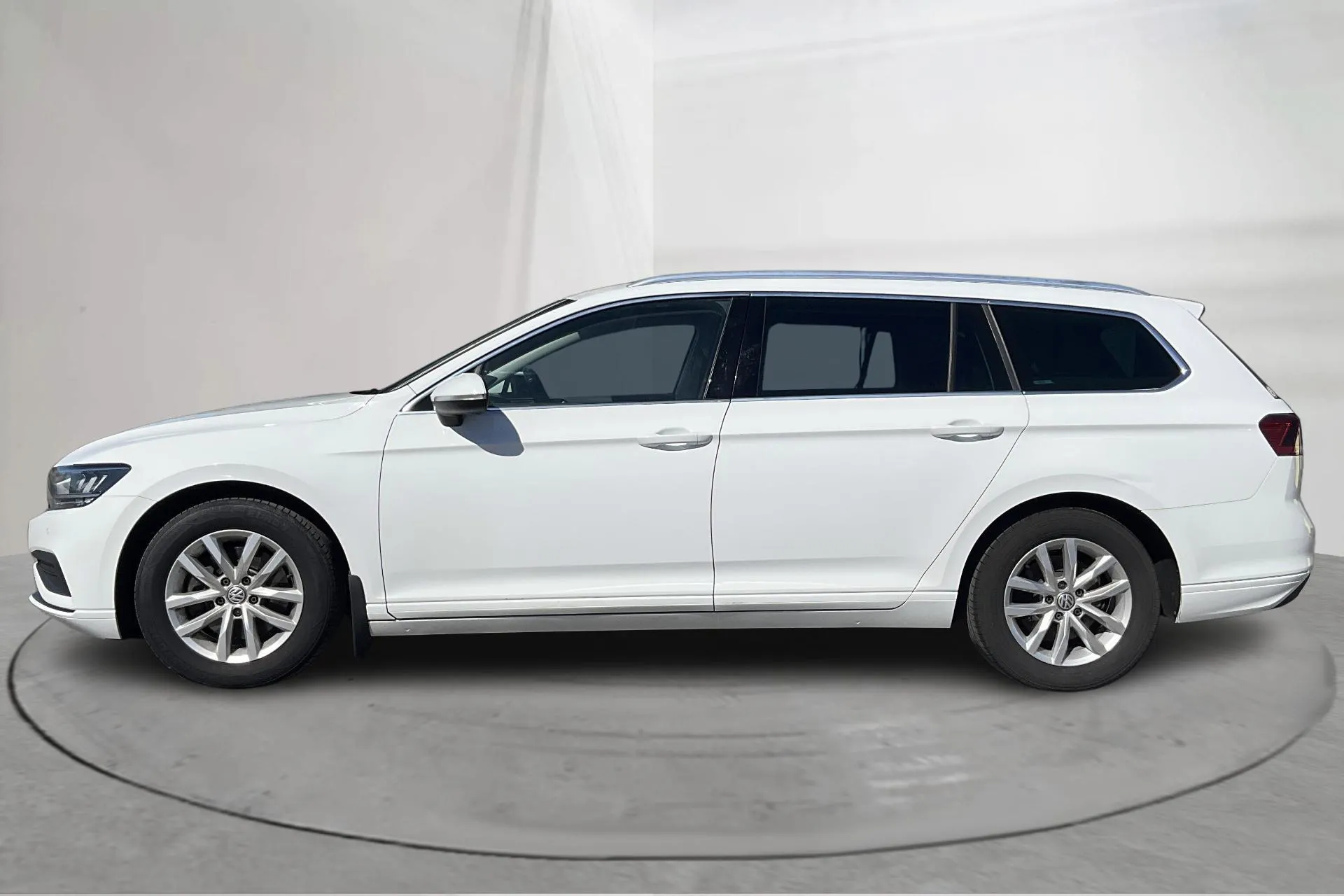Presentation photo 2 of 16: VW Passat 1.5 TSI Sportscombi (150hk) - 160 990 km - Automatic - white - 2020
