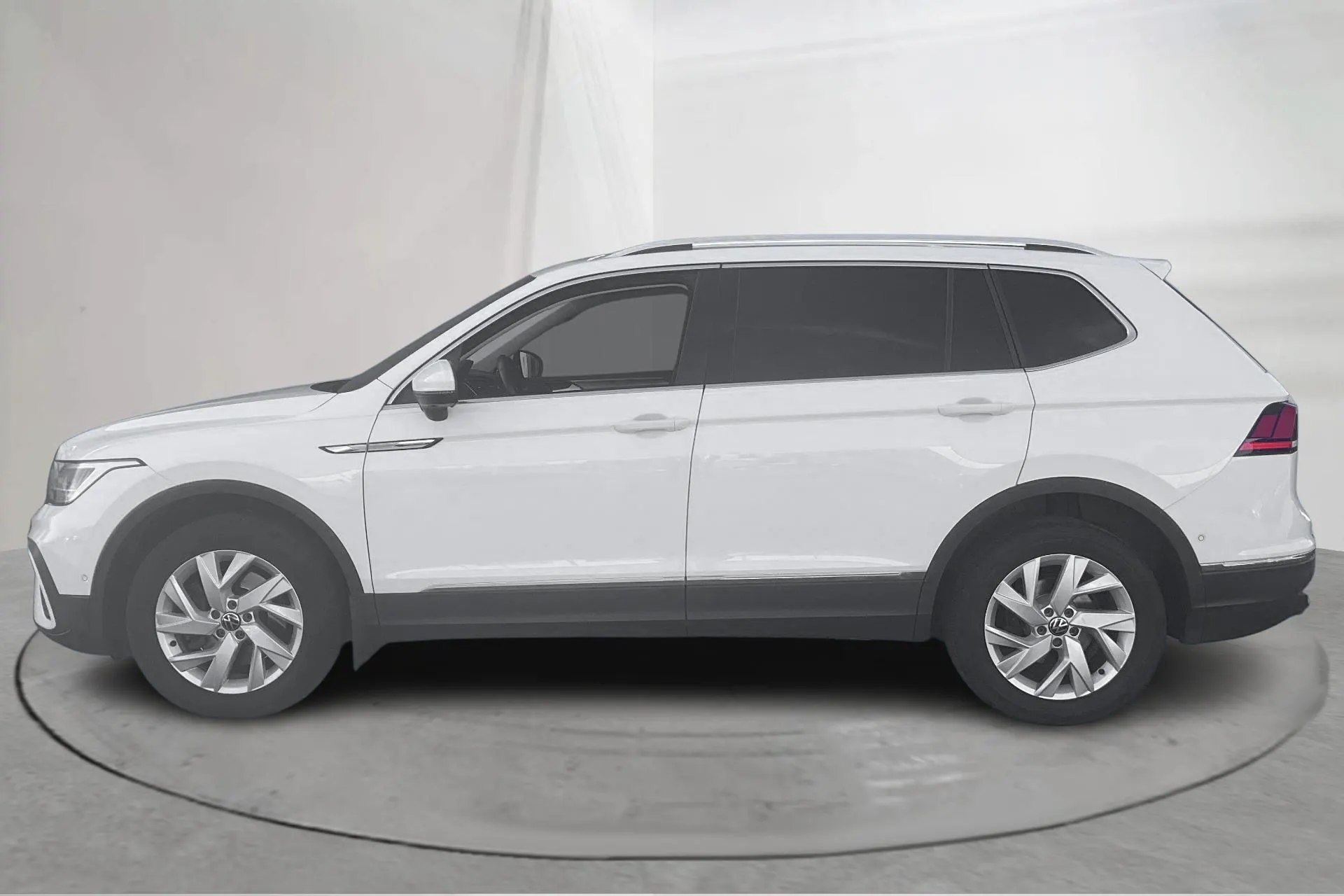 Presentation photo 2 of 20: VW Tiguan Allspace 2.0 TSI 4MOTION (190hk) - 105 470 km - Automatic - white - 2022