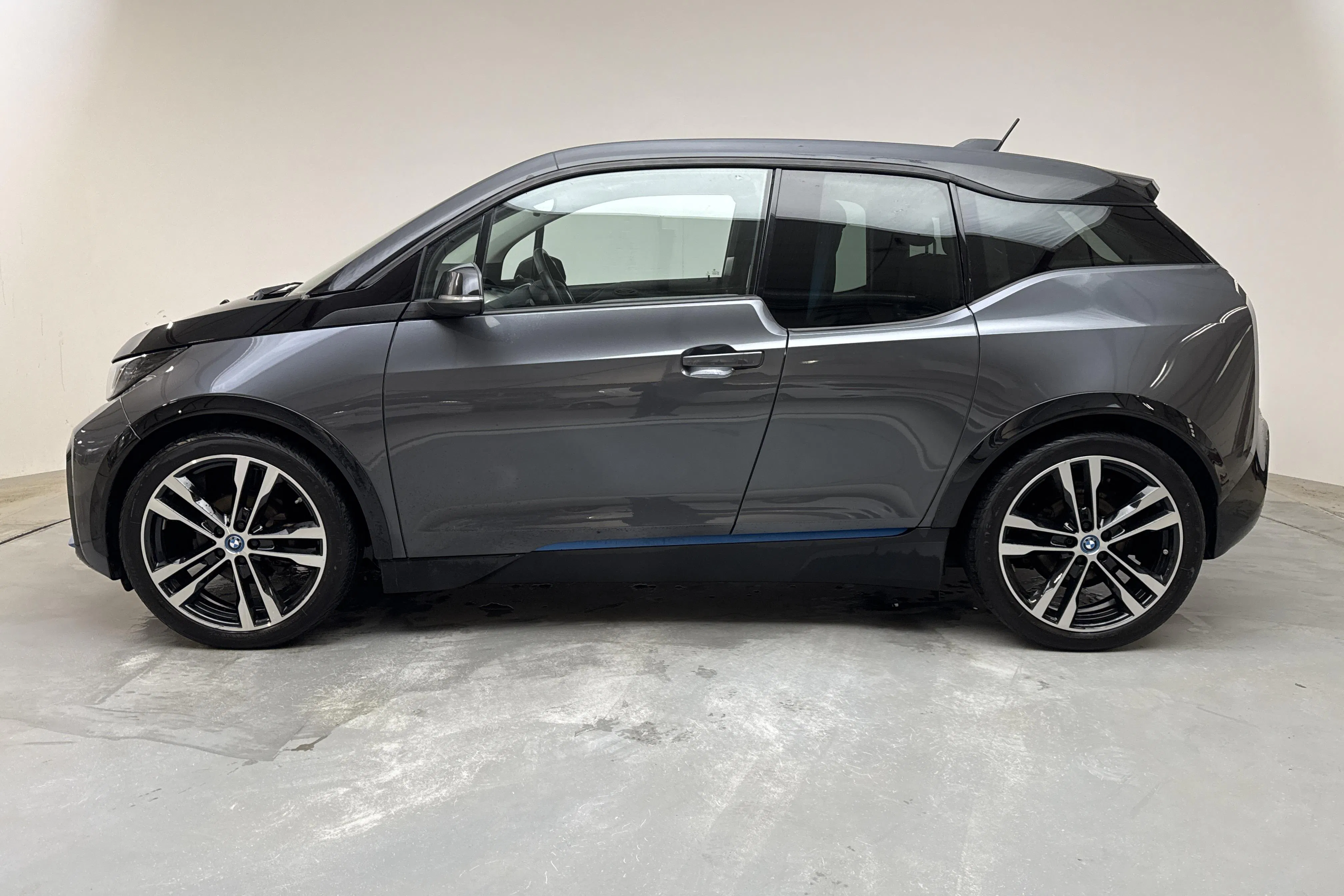 Presentationsfoto 2 av 16: BMW i3s 120Ah, I01 (184hk) - 10 263 mil - Automat - grå - 2019