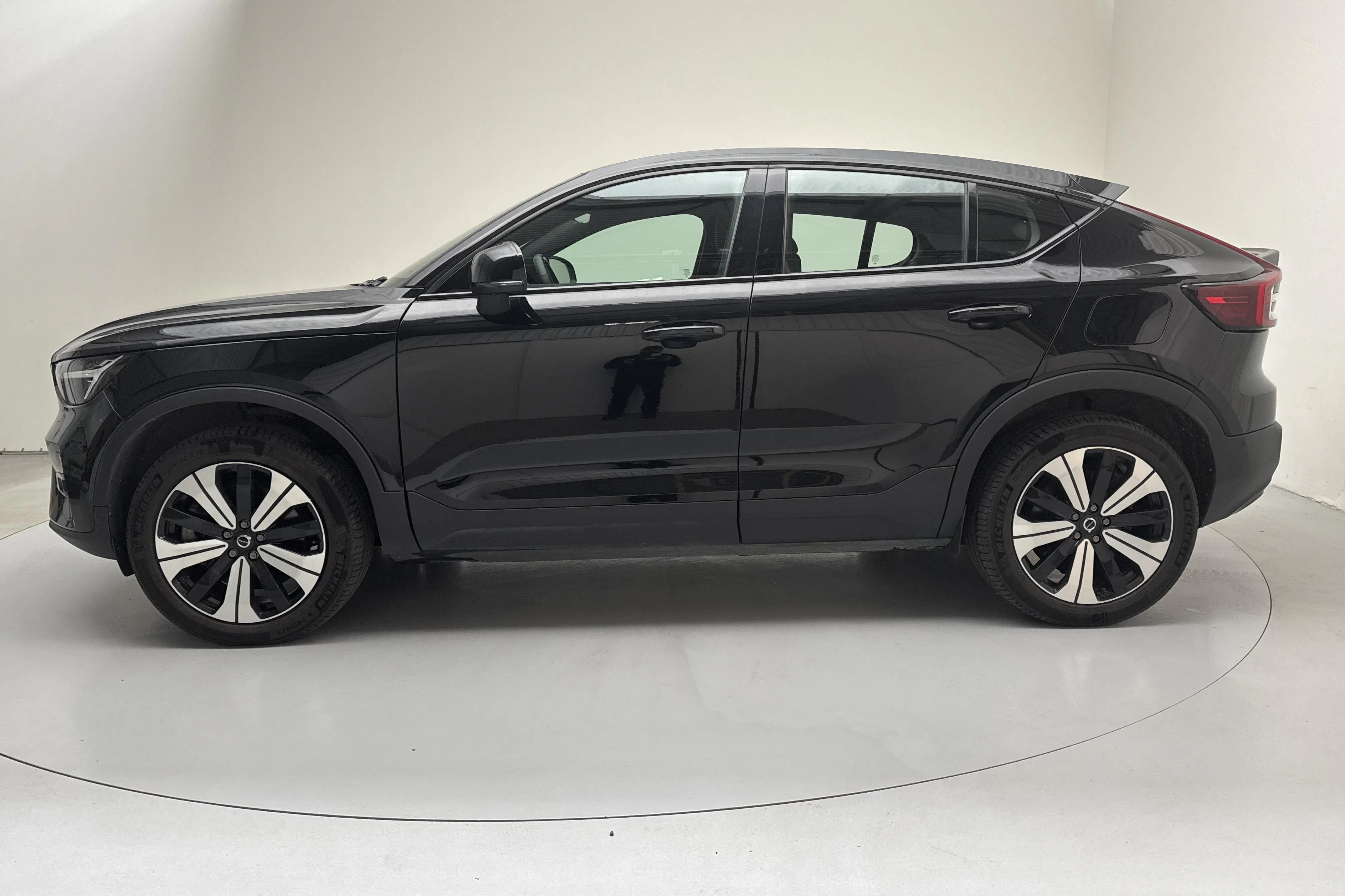 Presentationsfoto 2 av 21: Volvo C40 Recharge Twin (408hk) - 10 310 mil - Automat - svart - 2022