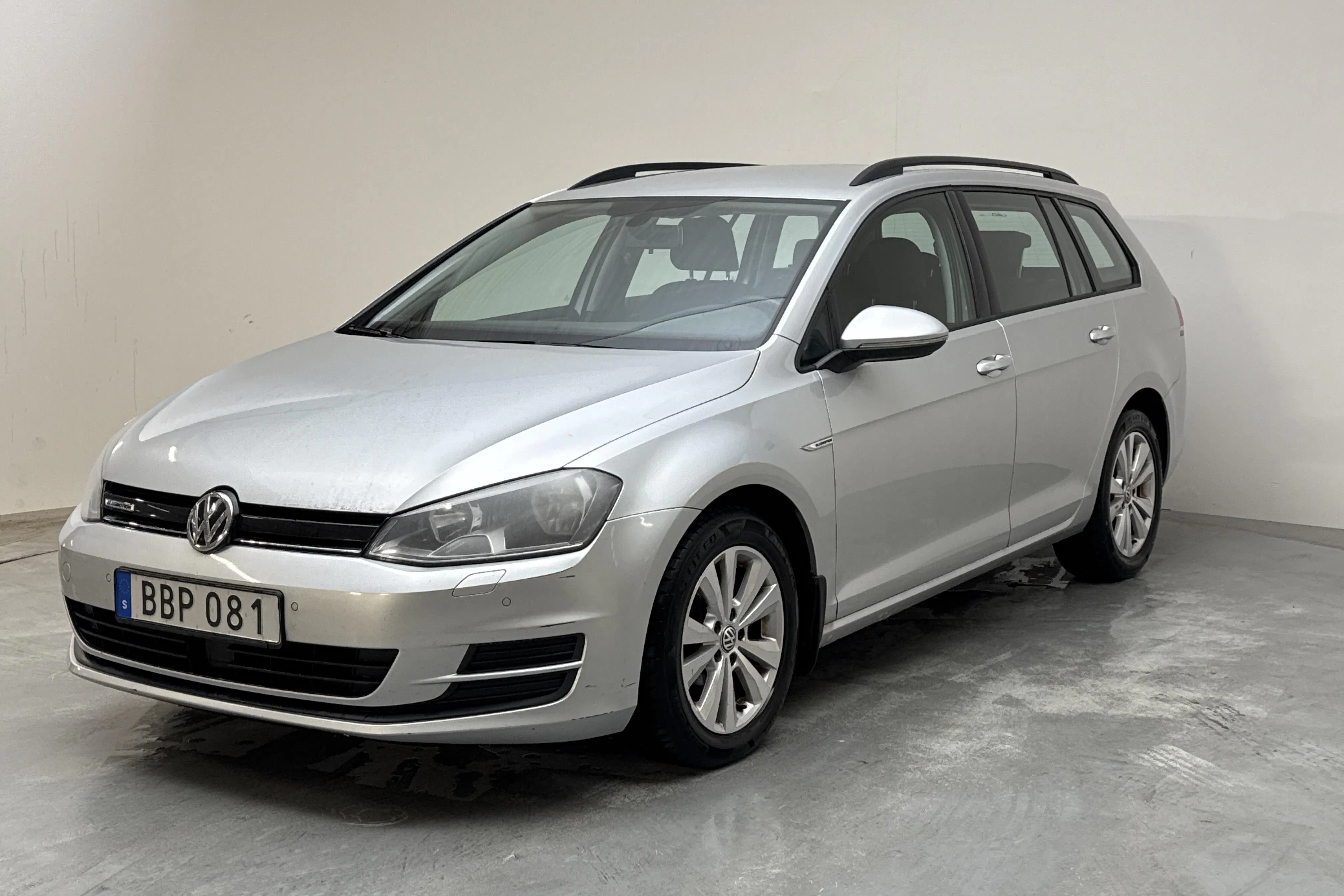 Presentationsfoto 1 av 14: VW Golf VII 1.4 TGI BlueMotion Sportscombi (110hk) - 20 015 mil - Automat - silver - 2015