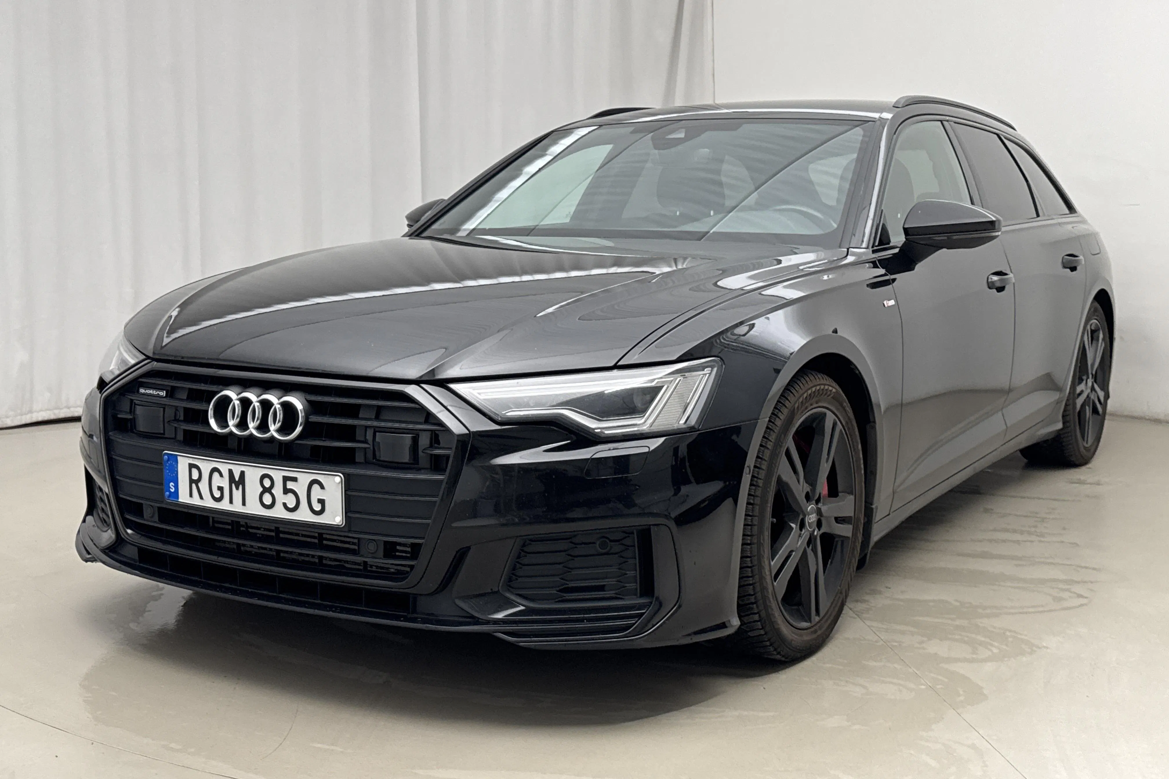 Presentationsfoto 1 av 21: Audi A6 Avant 55 TFSI e quattro (367hk) - 16 337 mil - Automat - svart - 2021