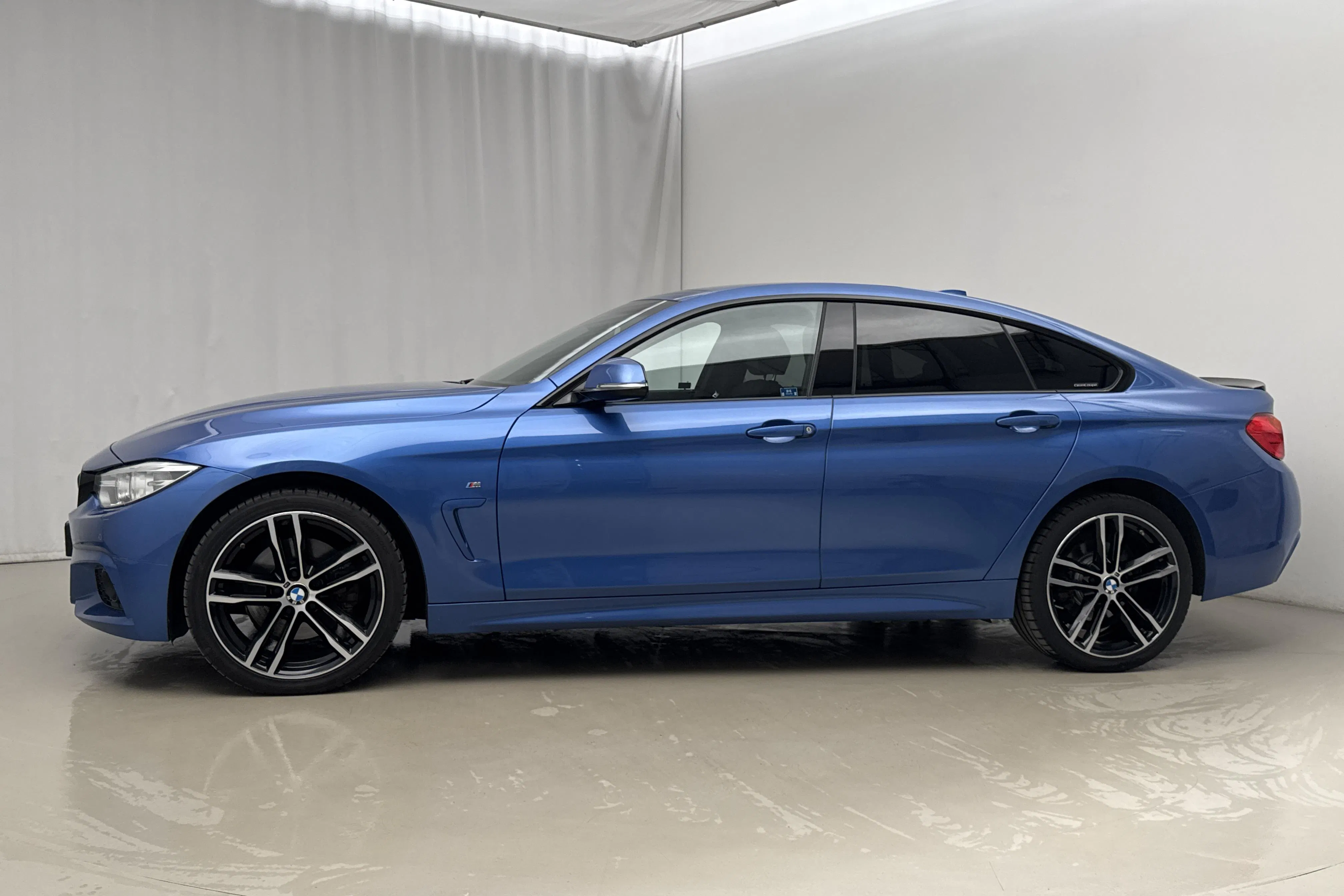 Presentationsfoto 2 av 23: BMW 428i xDrive Gran Coupé, F36 (245hk) - 18 228 mil - Automat - blå - 2015