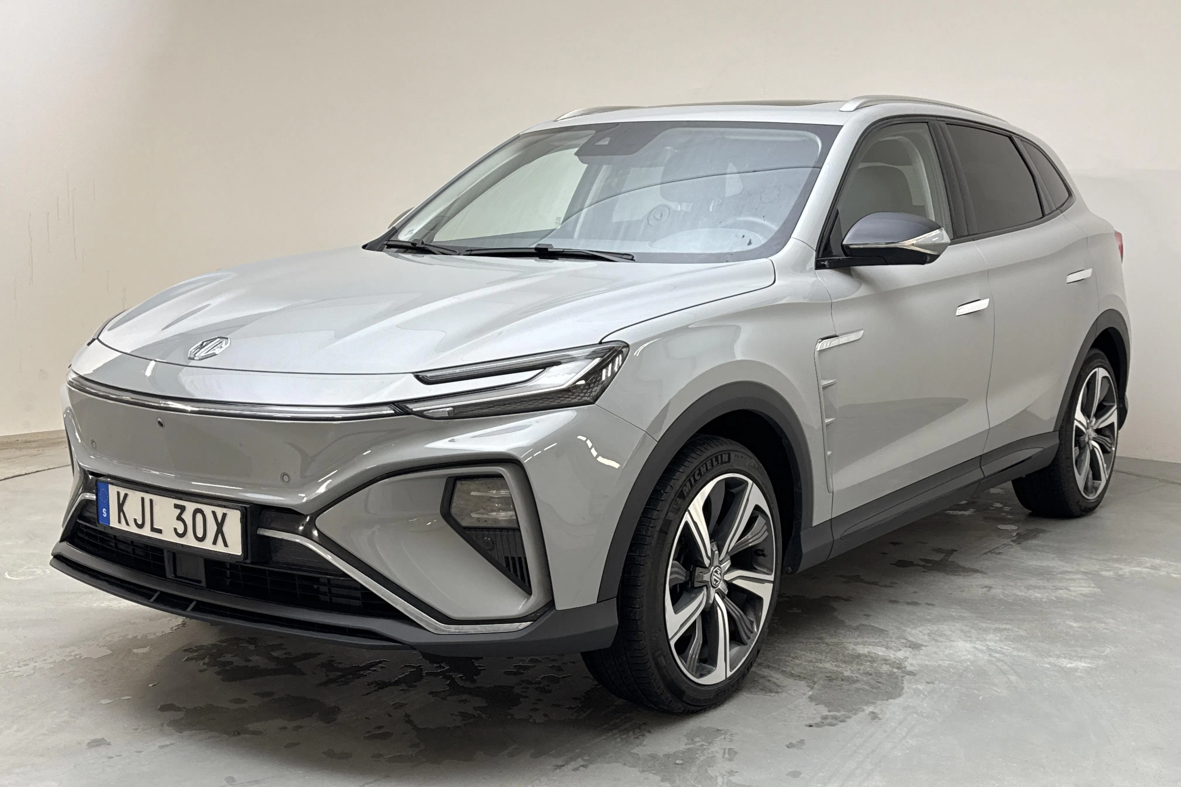 Presentationsfoto 1 av 16: MG Marvel R (180hk) - 9 245 mil - Automat - grå - 2022
