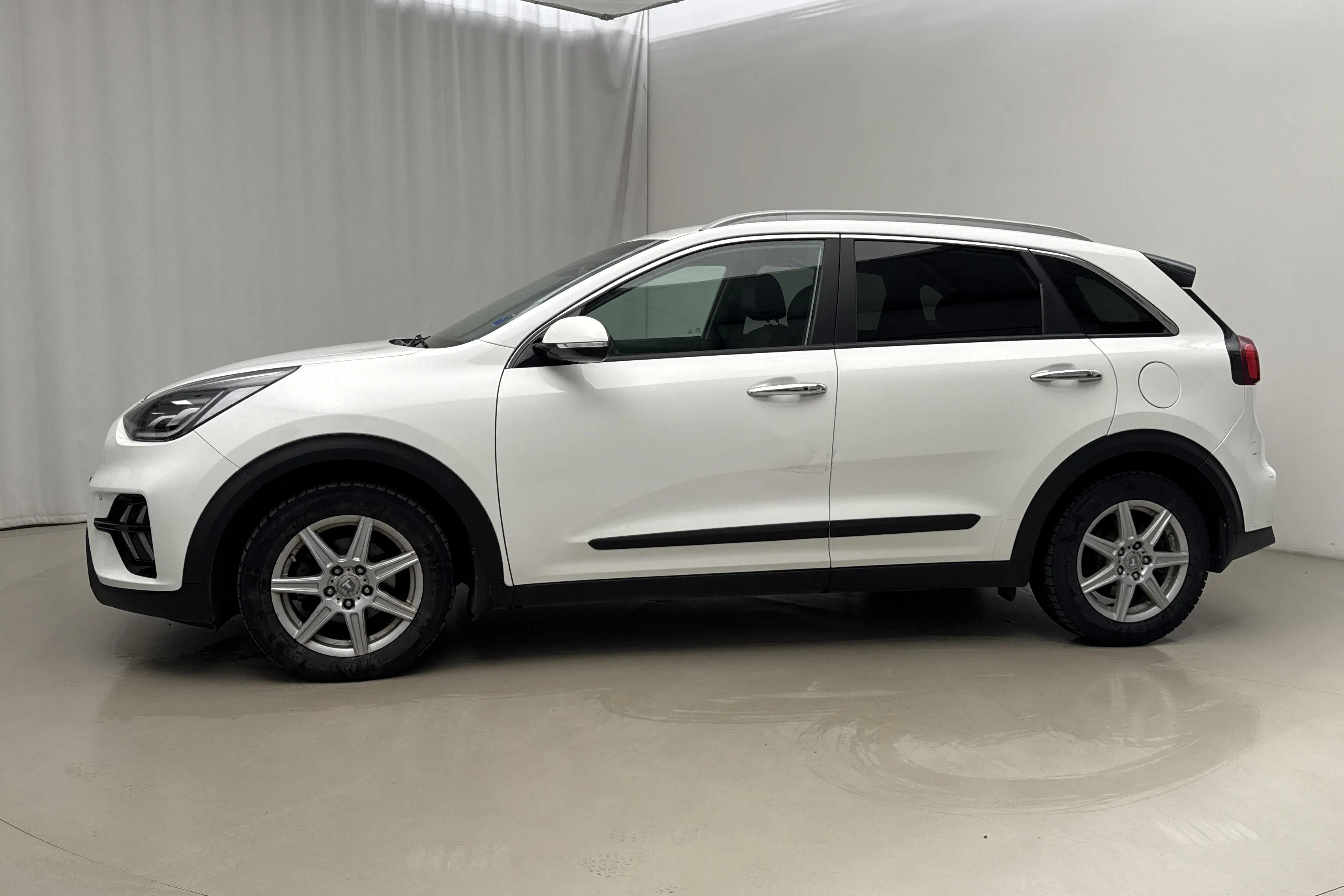 Presentationsfoto 2 av 19: KIA Niro Hybrid 1.6 (141hk) - 6 381 mil - Automat - vit - 2022