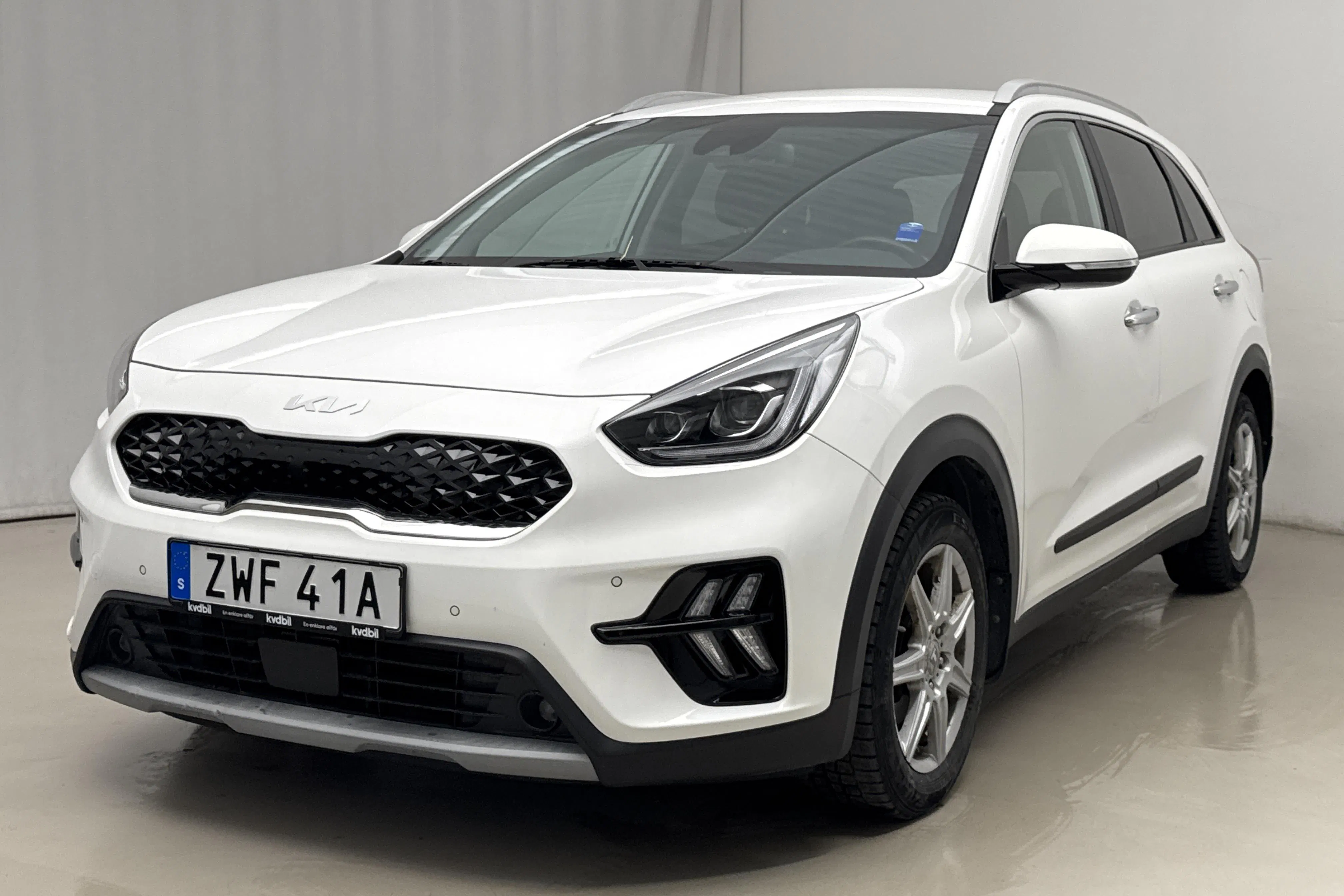 Presentationsfoto 1 av 19: KIA Niro Hybrid 1.6 (141hk) - 6 381 mil - Automat - vit - 2022