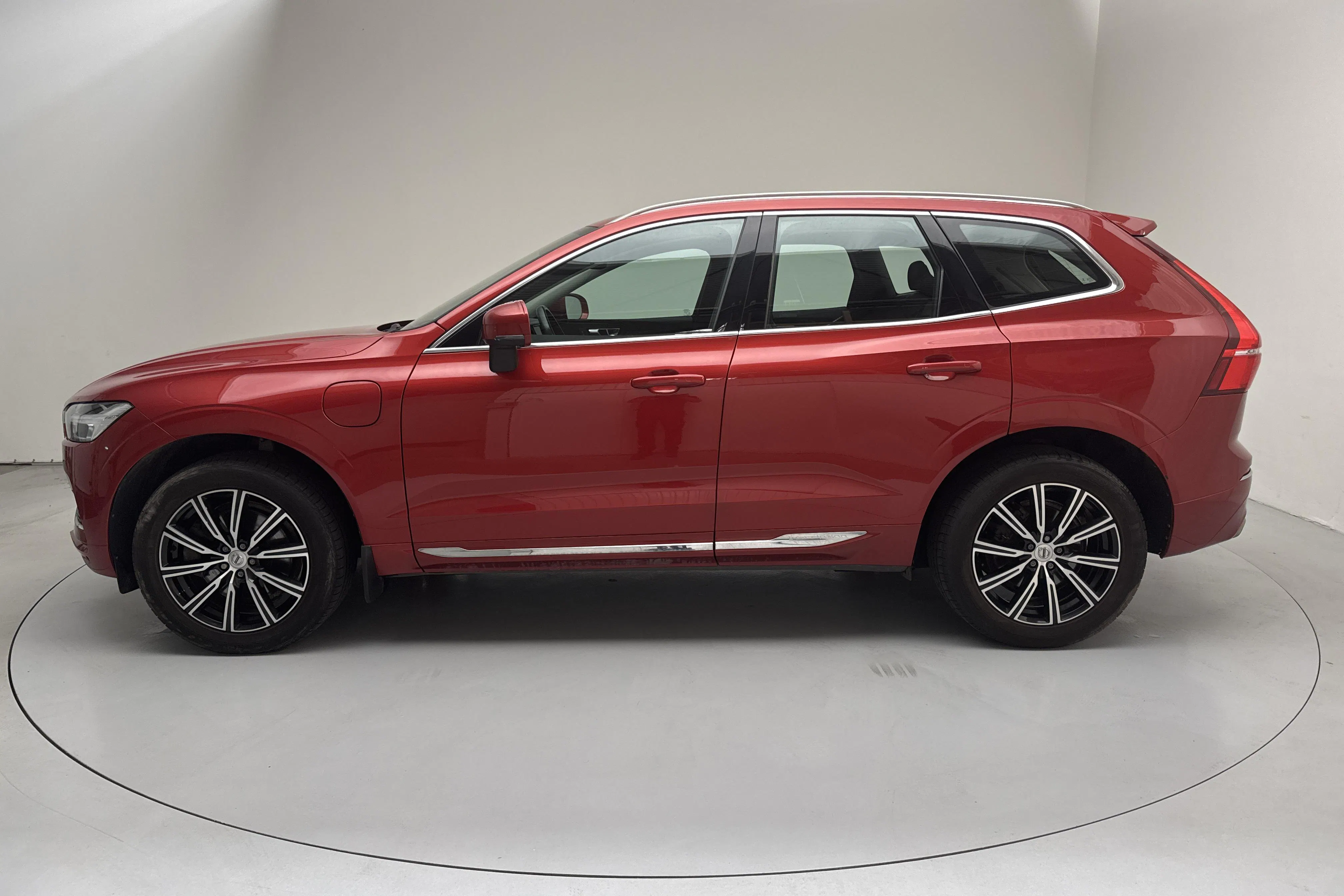 Presentation photo 2 of 18: Volvo XC60 T8 AWD Recharge (390hk) - 25 795 Scandinavian mile - Automatic - red - 2019