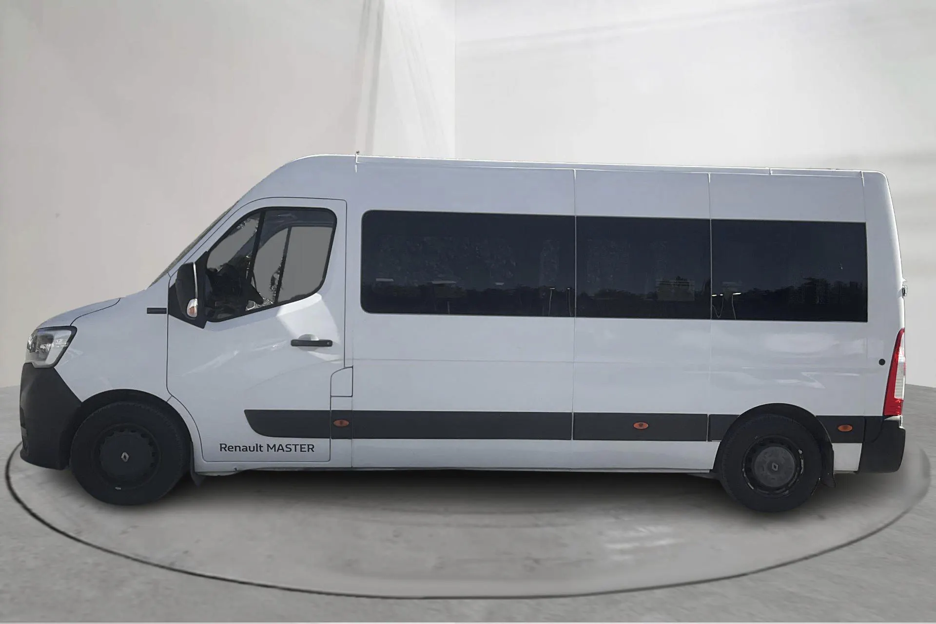 Presentationsfoto 2 av 15: Renault Master 2.3 dCi FAP 2WD (145hk) - 27 271 mil - Manuell - vit - 2020