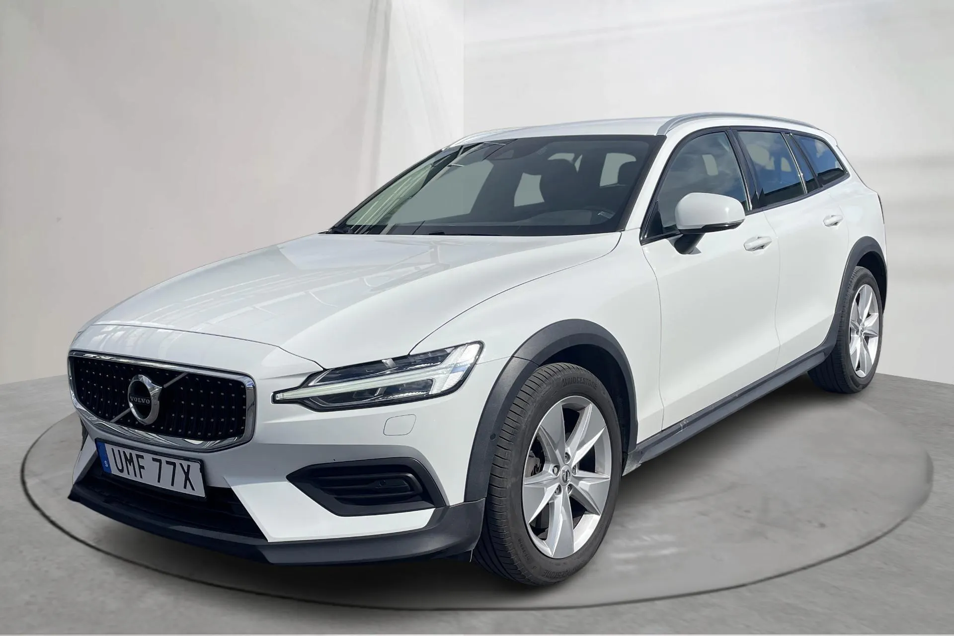 Presentation photo 1 of 17: Volvo V60 B4 Cross Country AWD Mildhybrid, Diesel (197hk) - 208 070 km - Automatic - white - 2022