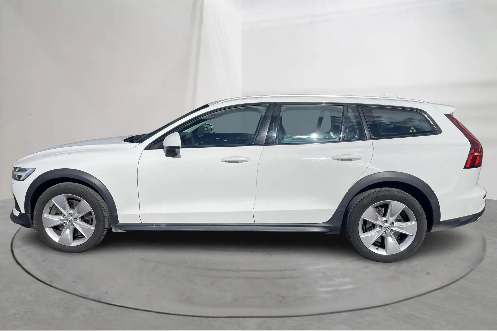 Presentation photo 2 of 17: Volvo V60 B4 Cross Country AWD Mildhybrid, Diesel (197hk) - 208 070 km - Automatic - white - 2022