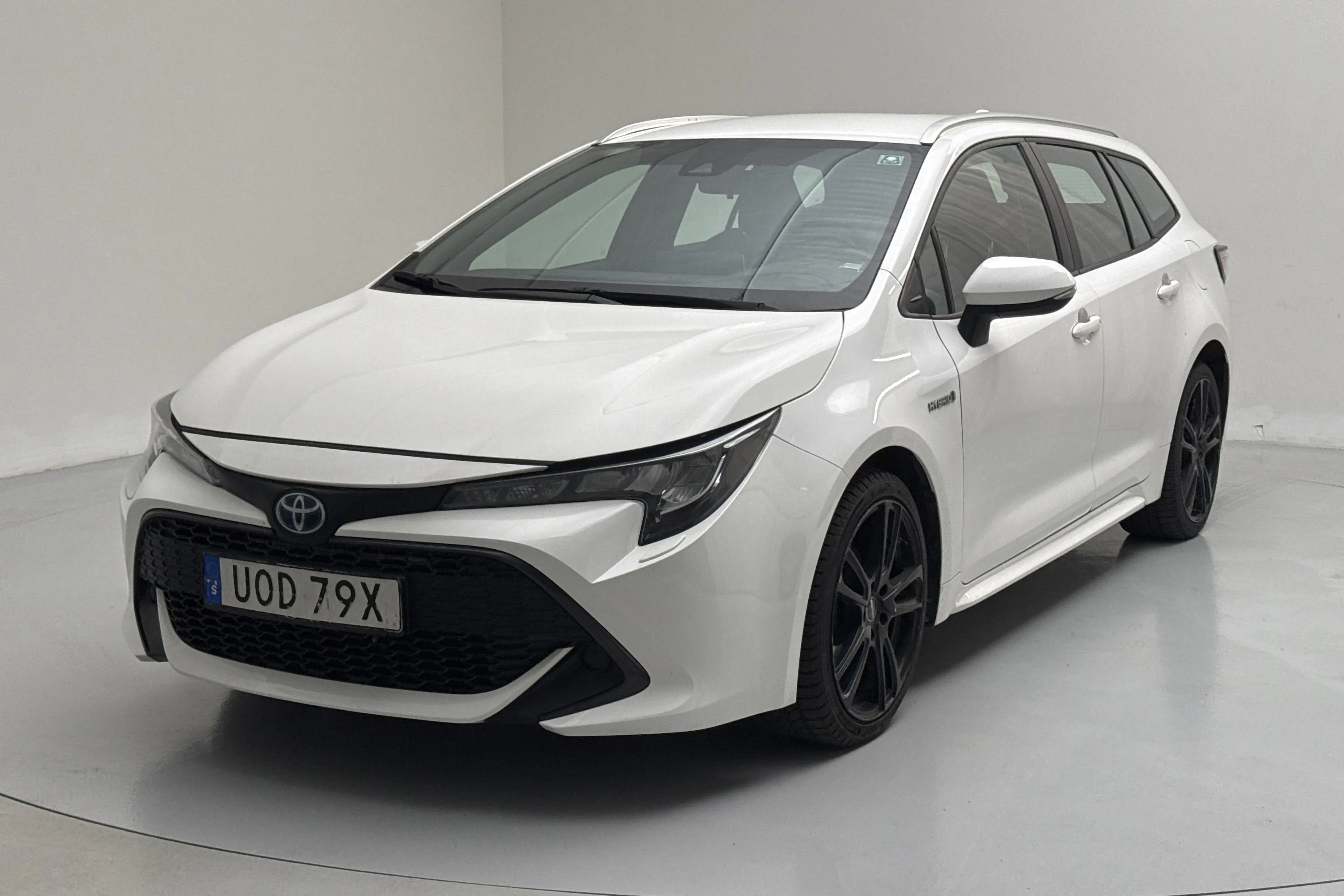 Presentationsfoto 1 av 12: Toyota Corolla 1.8 Hybrid Touring Sports (122hk) - 13 725 mil - Automat - vit - 2021