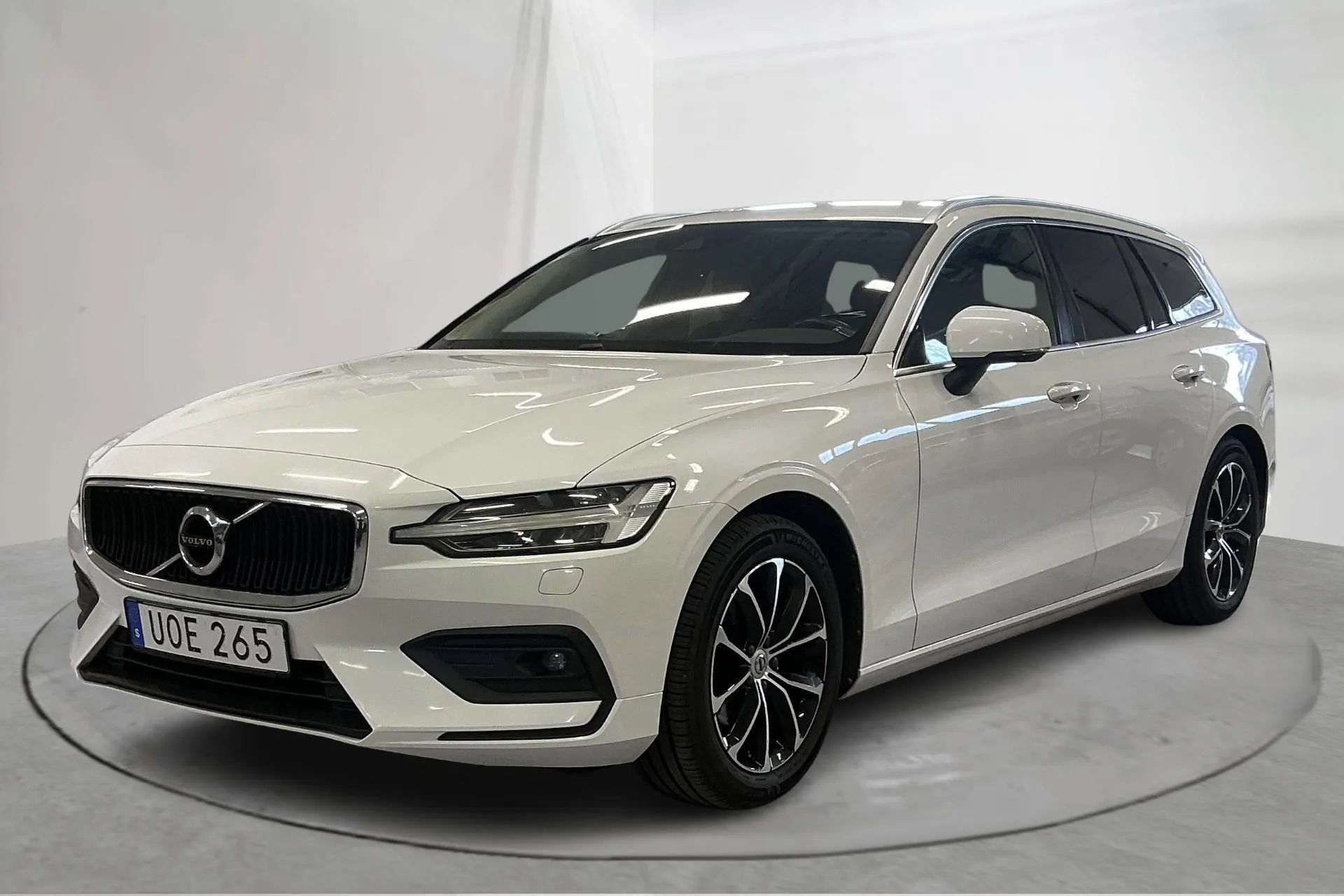 Presentationsfoto 1 av 15: Volvo V60 D3 (150hk) - 17 209 mil - Manuell - vit - 2019