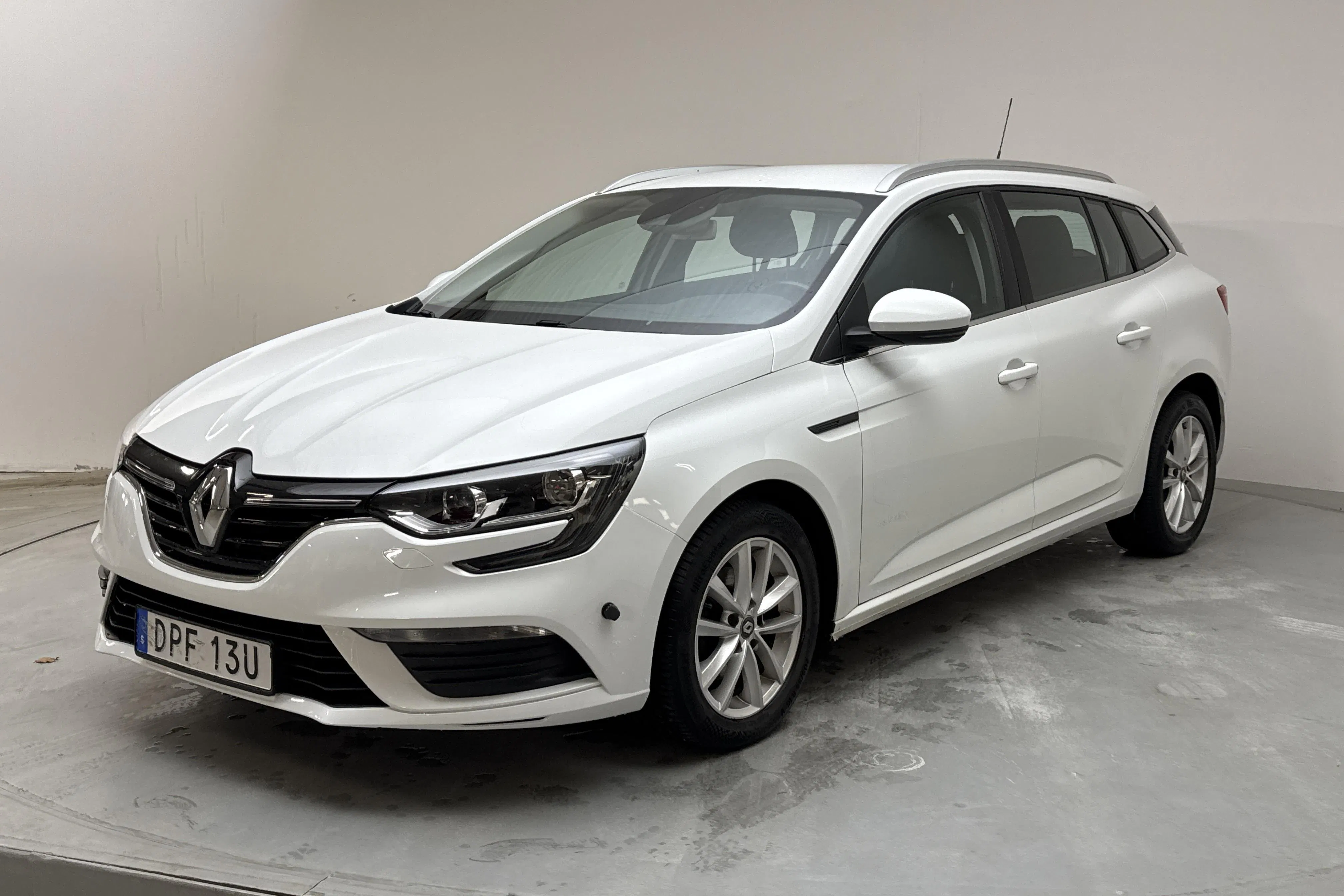 Presentation photo 1 of 12: Renault Mégane 1.5 dCi Sport Tourer (115hk) - 93 570 km - Automatic - white - 2019