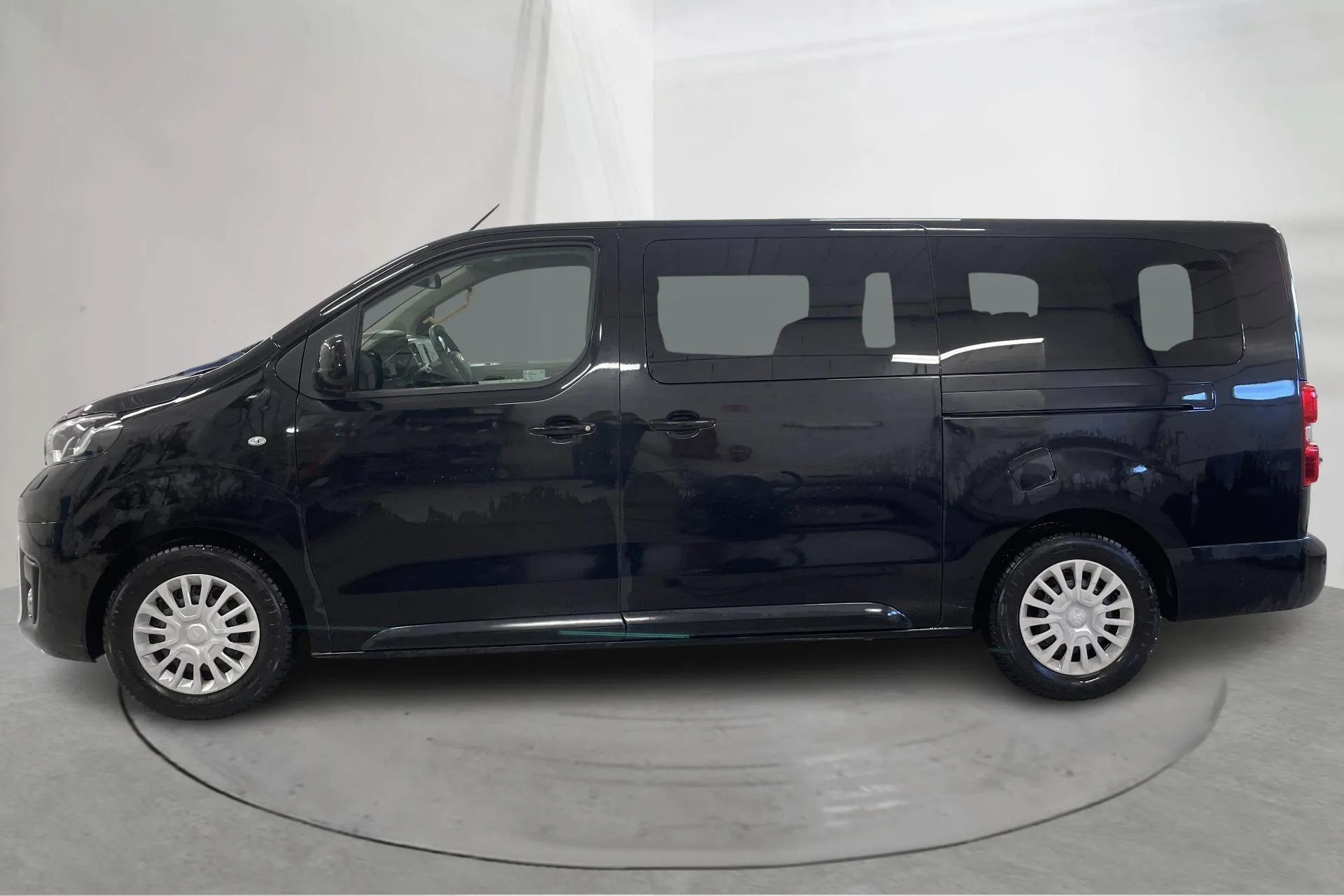 Presentation photo 2 of 15: Toyota PROACE Verso 1.6 (115hk) - 30 700 km - Manual - black - 2018
