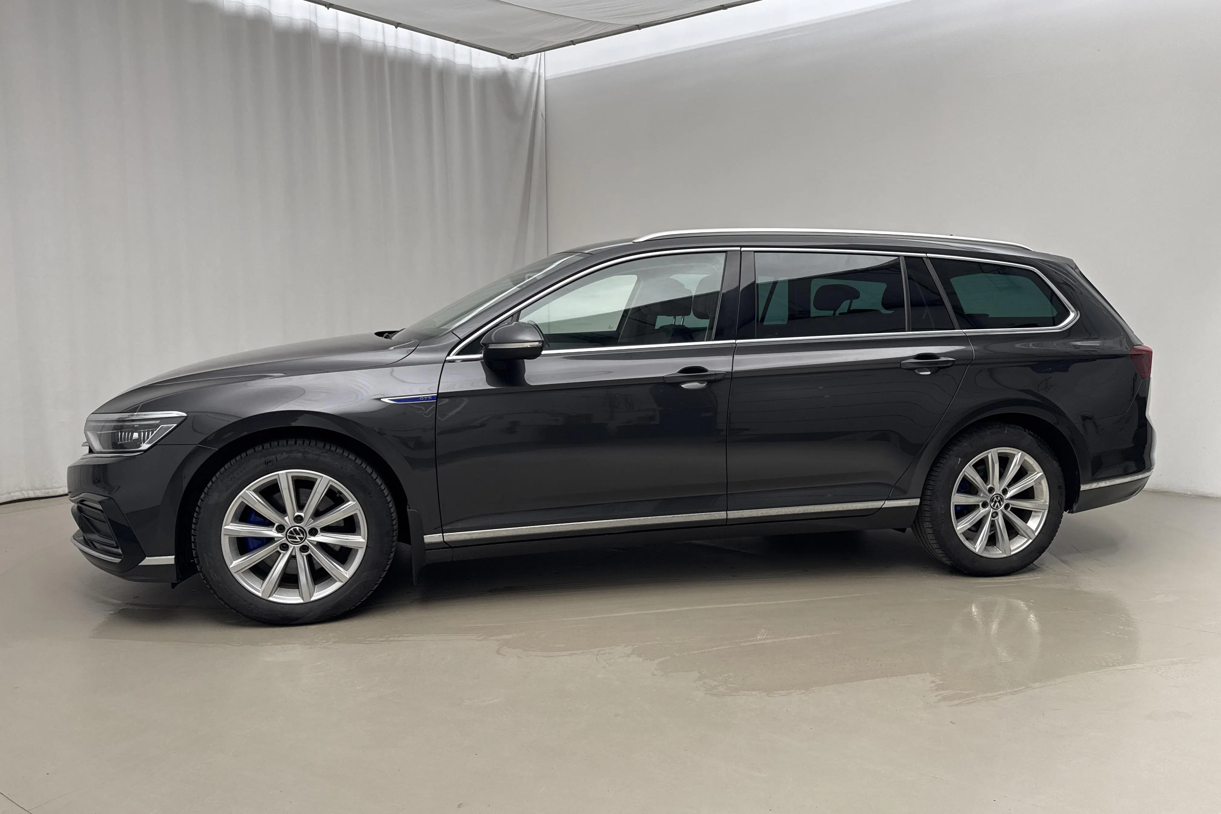 Presentation photo 2 of 22: VW Passat 1.4 GTE Sportscombi (218hk) - 117 460 km - Automatic - Dark Grey - 2021