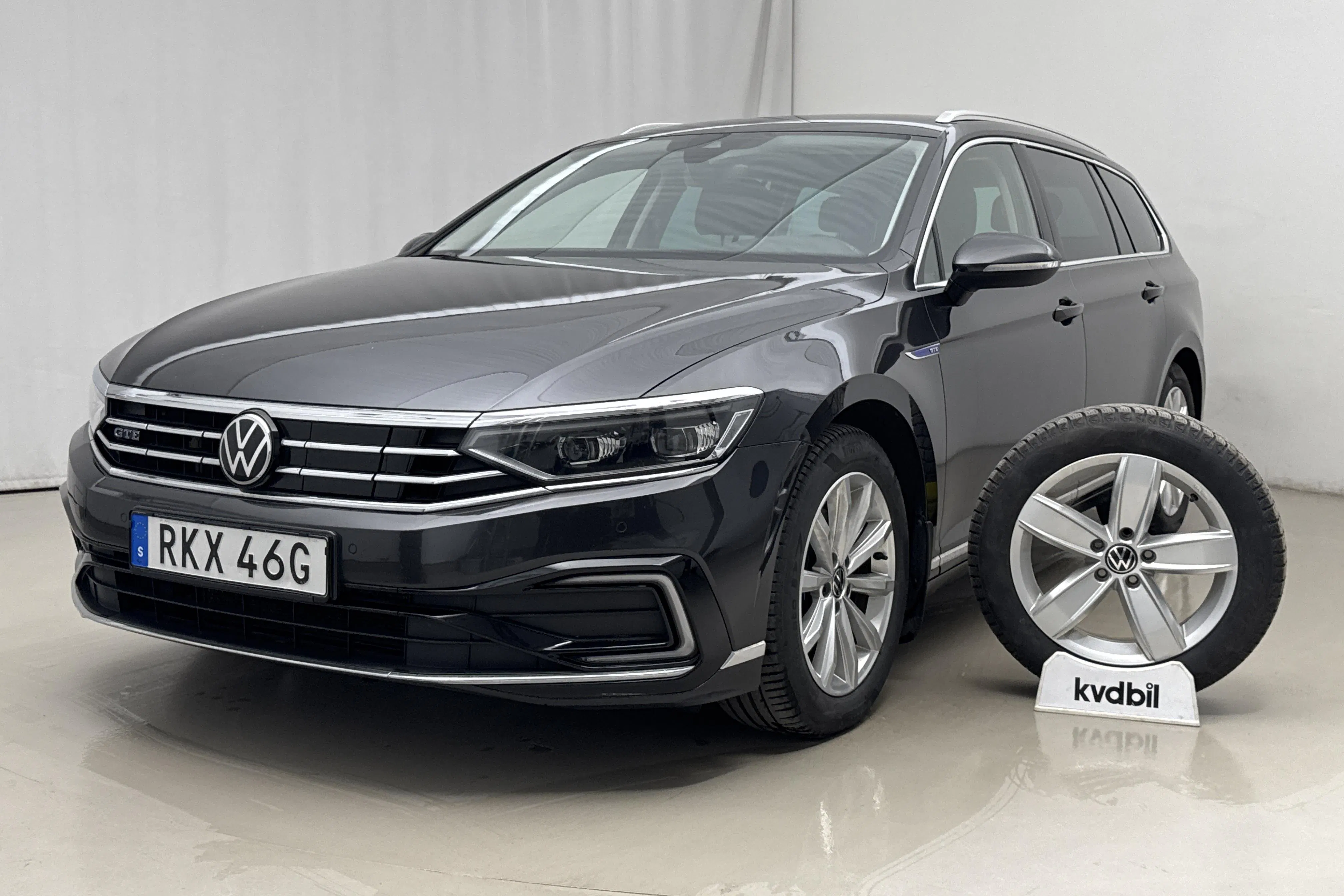 Presentation photo 1 of 22: VW Passat 1.4 GTE Sportscombi (218hk) - 117 460 km - Automatic - Dark Grey - 2021