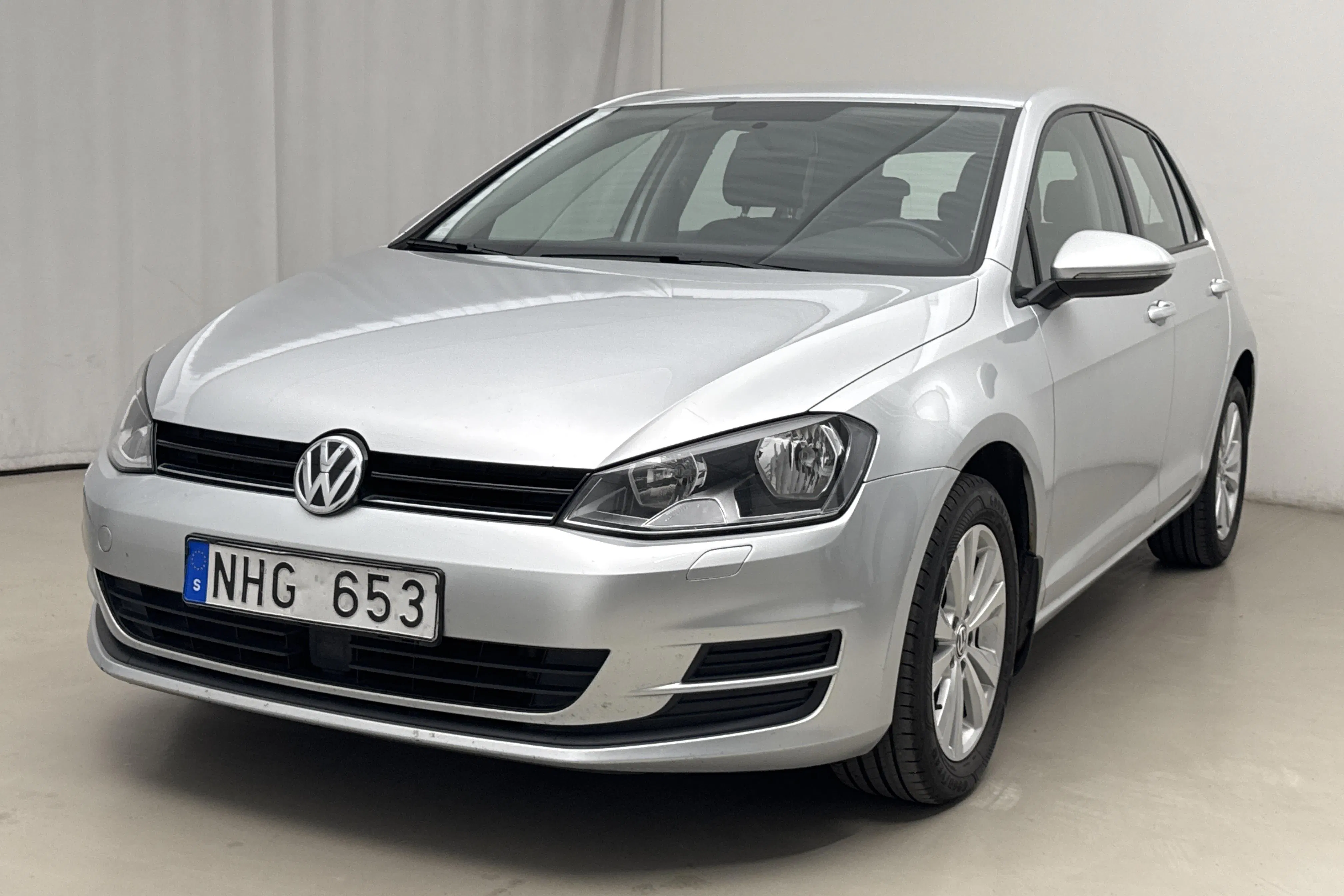 Presentationsfoto 1 av 15: VW Golf VII 1.2 TSI 5dr (105hk) - 14 066 mil - Manuell - silver - 2014