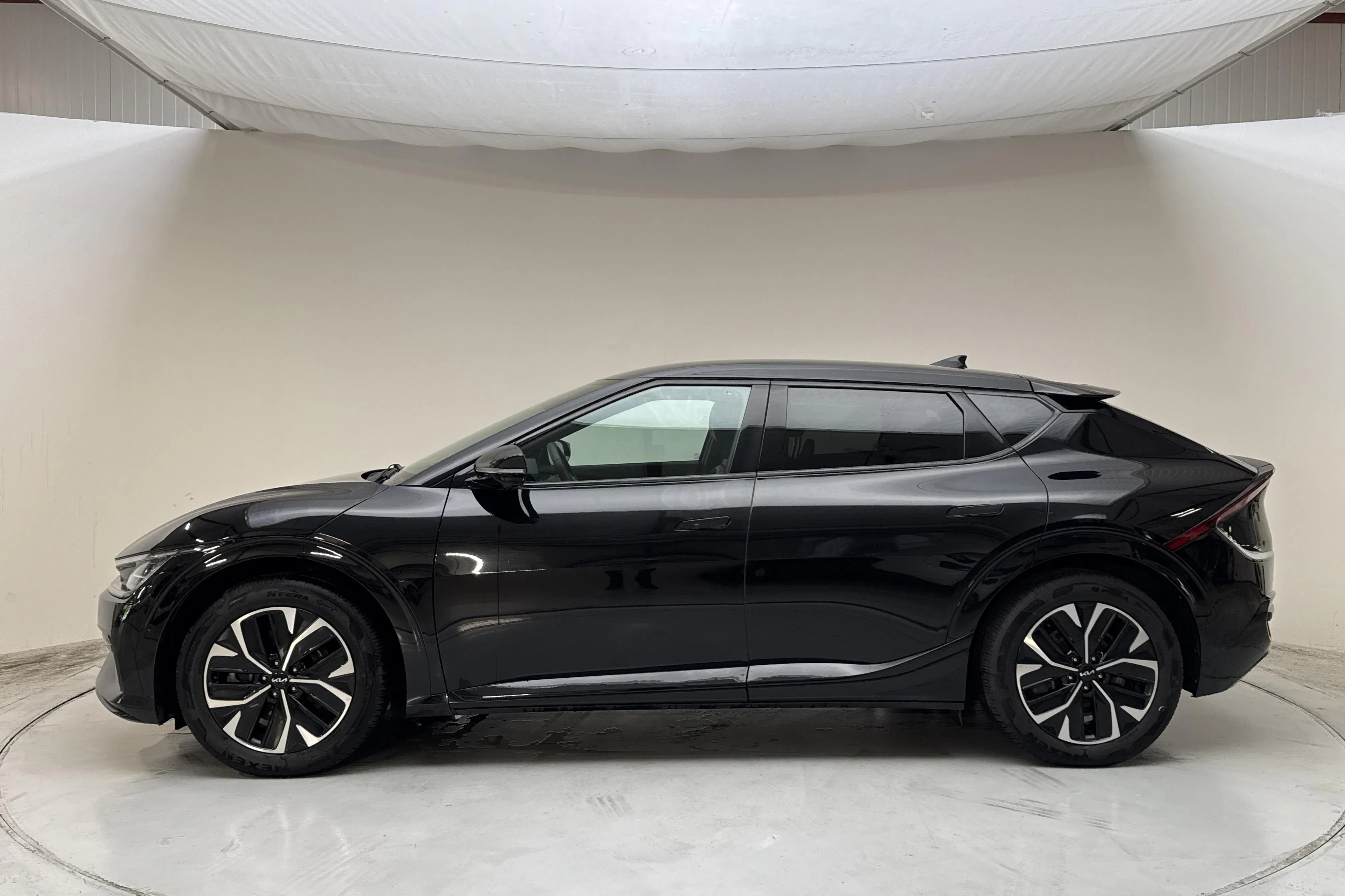 Presentation photo 2 of 16: KIA EV6 AWD (325hk) - 84 730 km - Automatic - black - 2022