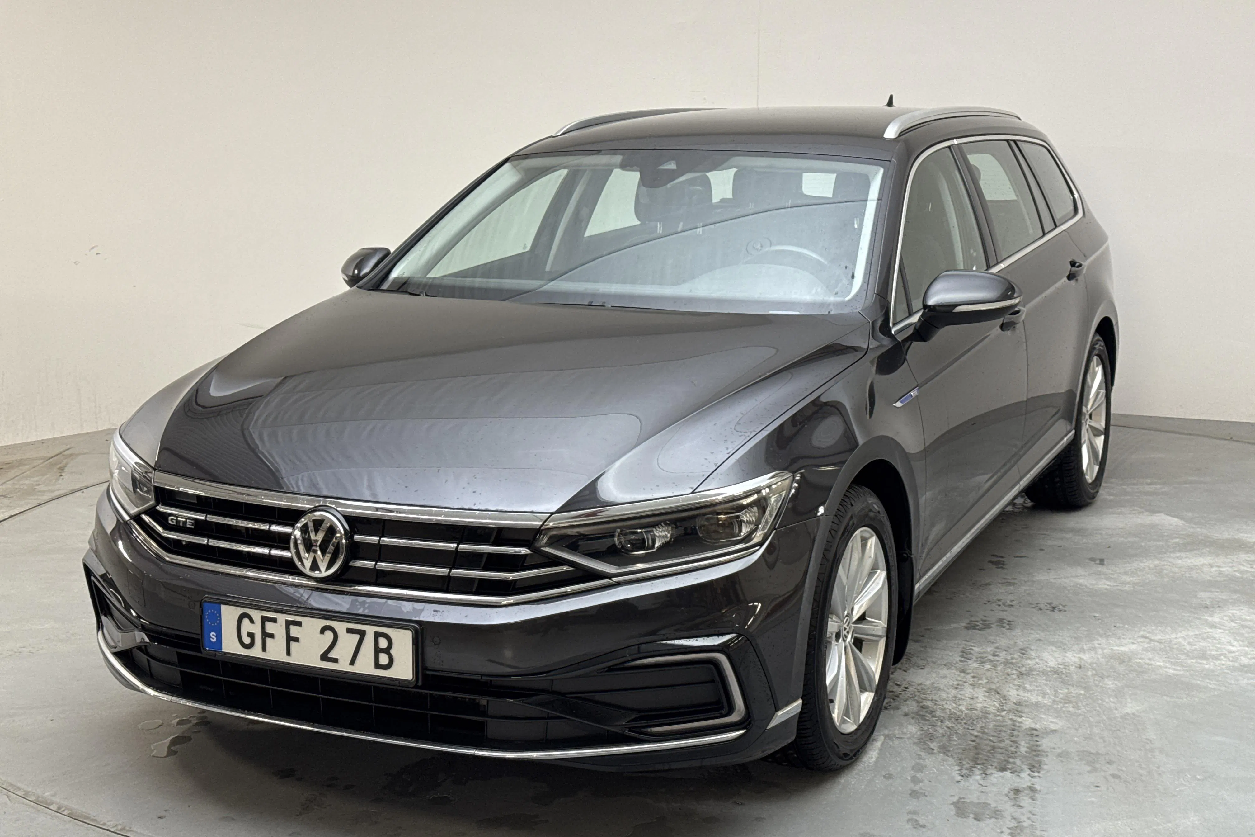 Presentationsfoto 1 av 16: VW Passat 1.4 GTE Sportscombi (218hk) - 12 116 mil - Automat - Dark Grey - 2020
