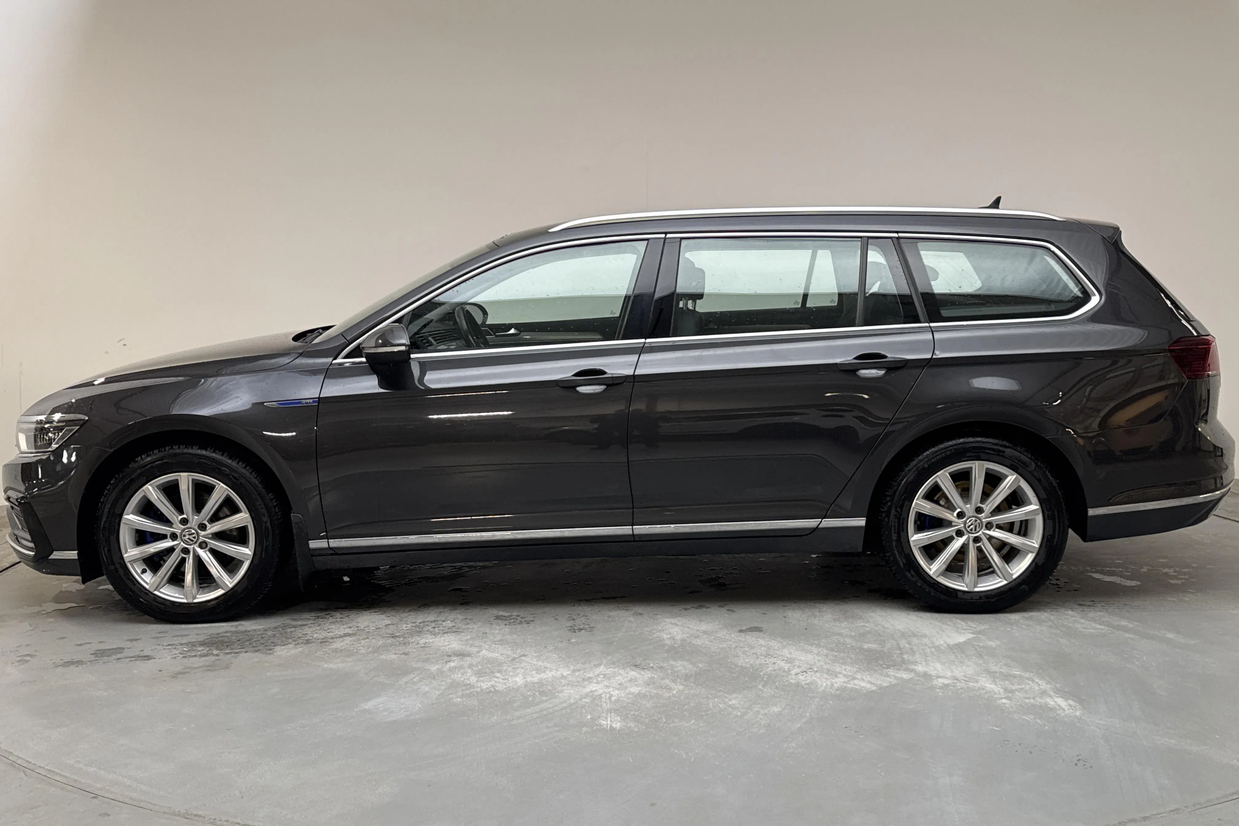 Presentationsfoto 2 av 16: VW Passat 1.4 GTE Sportscombi (218hk) - 12 116 mil - Automat - Dark Grey - 2020