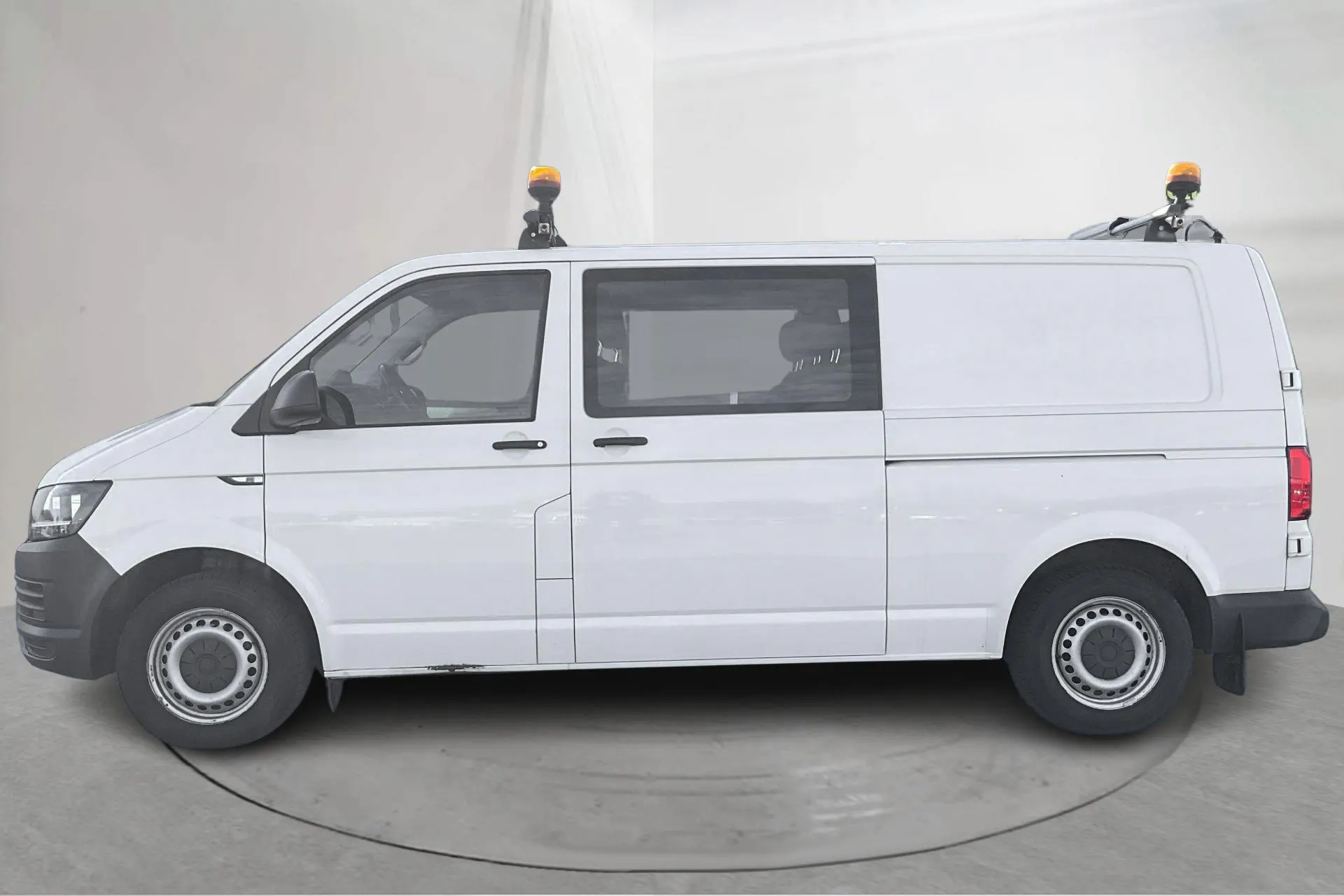 Presentationsfoto 2 av 17: VW Transporter Kombi T6 2.0 TDI BMT  4MOTION (150hk) - 24 301 mil - Manuell - vit - 2017